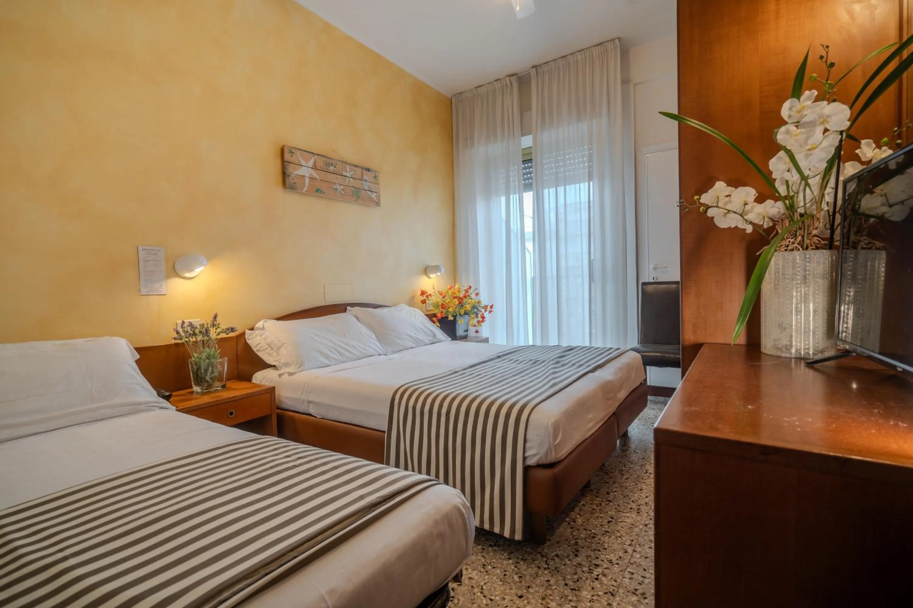 Bedroom, Bed in Hotel Mia