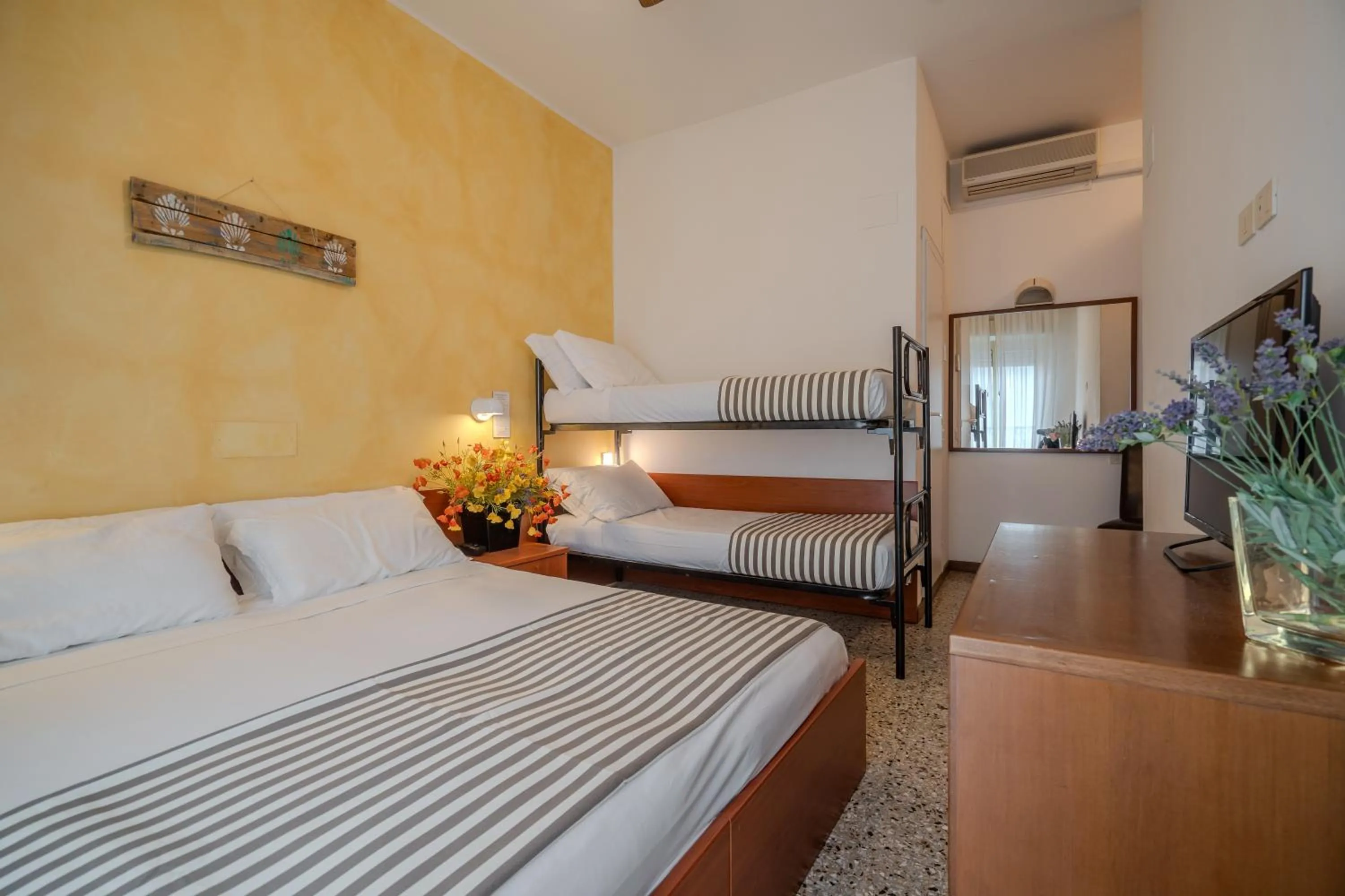 Photo of the whole room, Bed in Hotel Mia