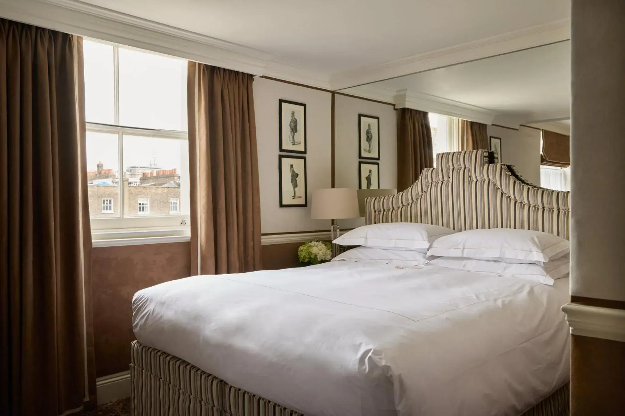 Classic King Room in The Montague On The Gardens Classic King Room in The Montague On The Gardens