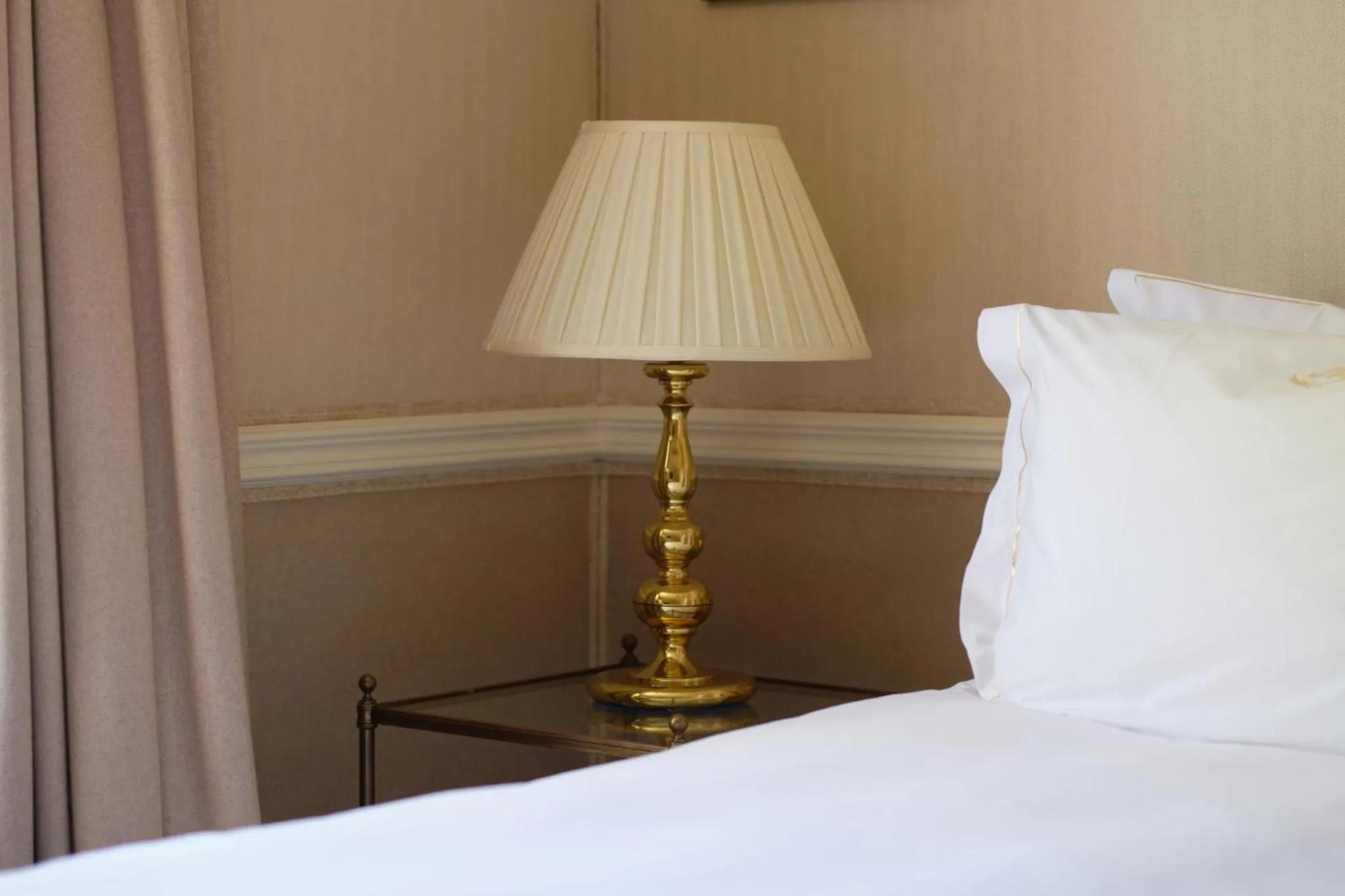 Bedroom, Bed in The Montague On The Gardens