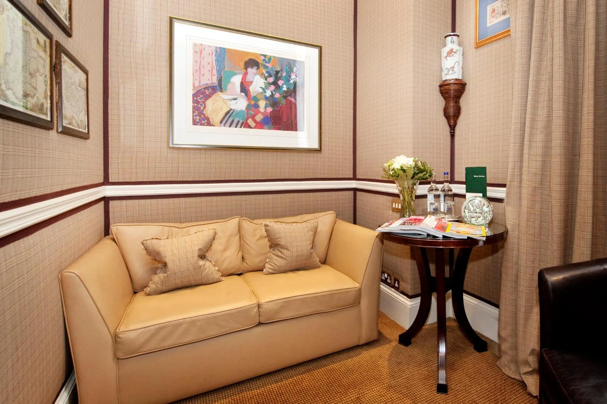 Photo of the whole room in The Montague On The Gardens