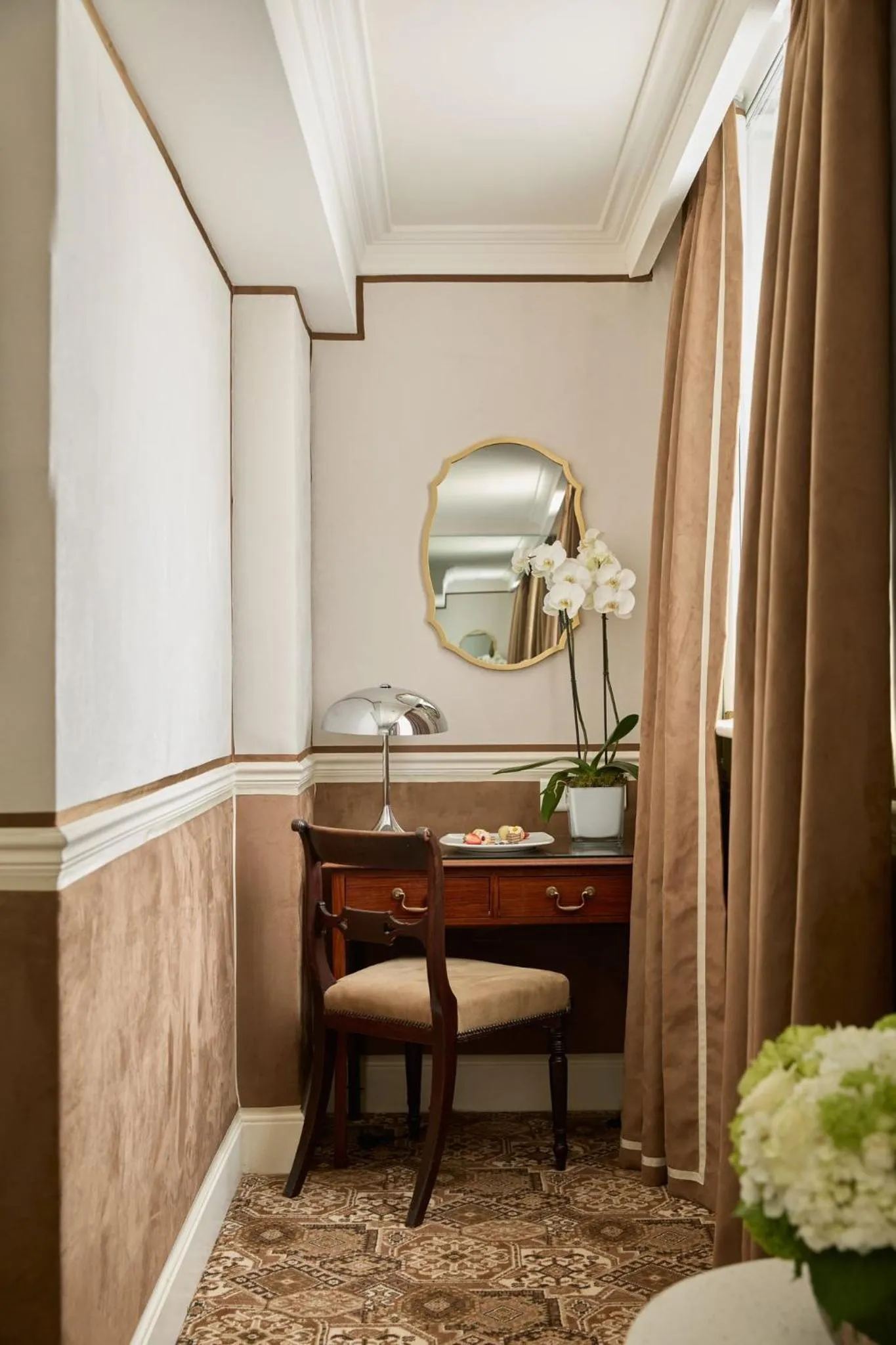 Photo of the whole room in The Montague On The Gardens