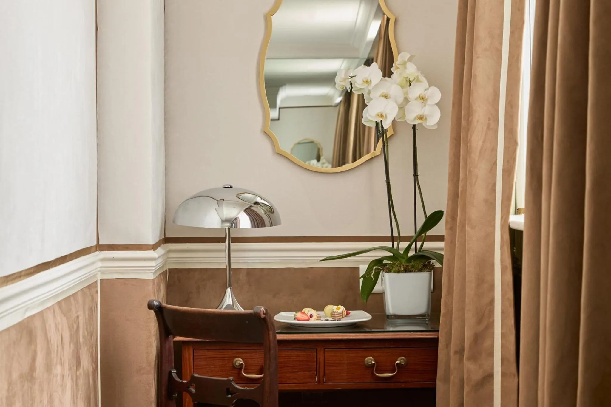 Photo of the whole room in The Montague On The Gardens