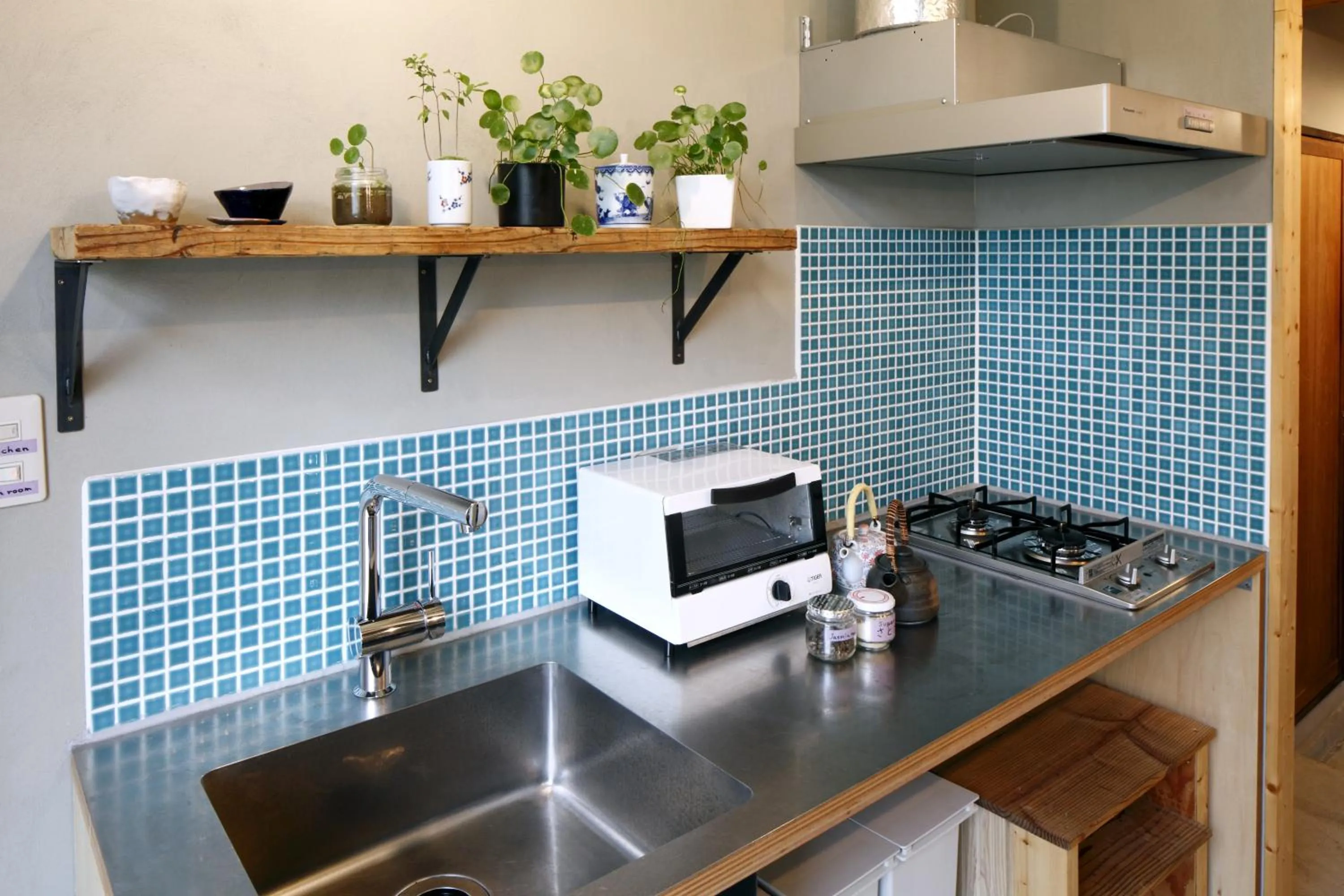 Communal kitchen in Tokyo Hikari Guesthouse