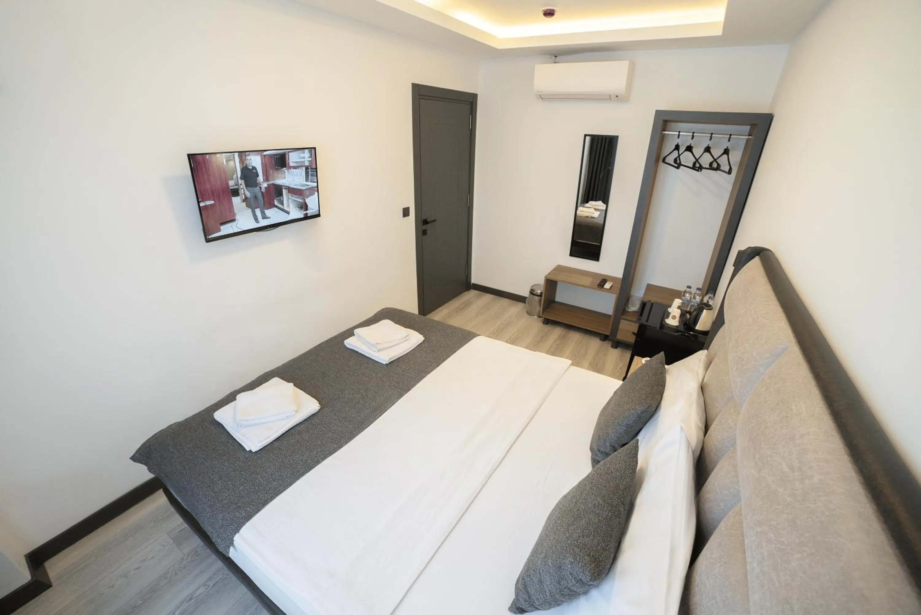 Communal lounge/ TV room, Bed in Kriti Hotel Antalya