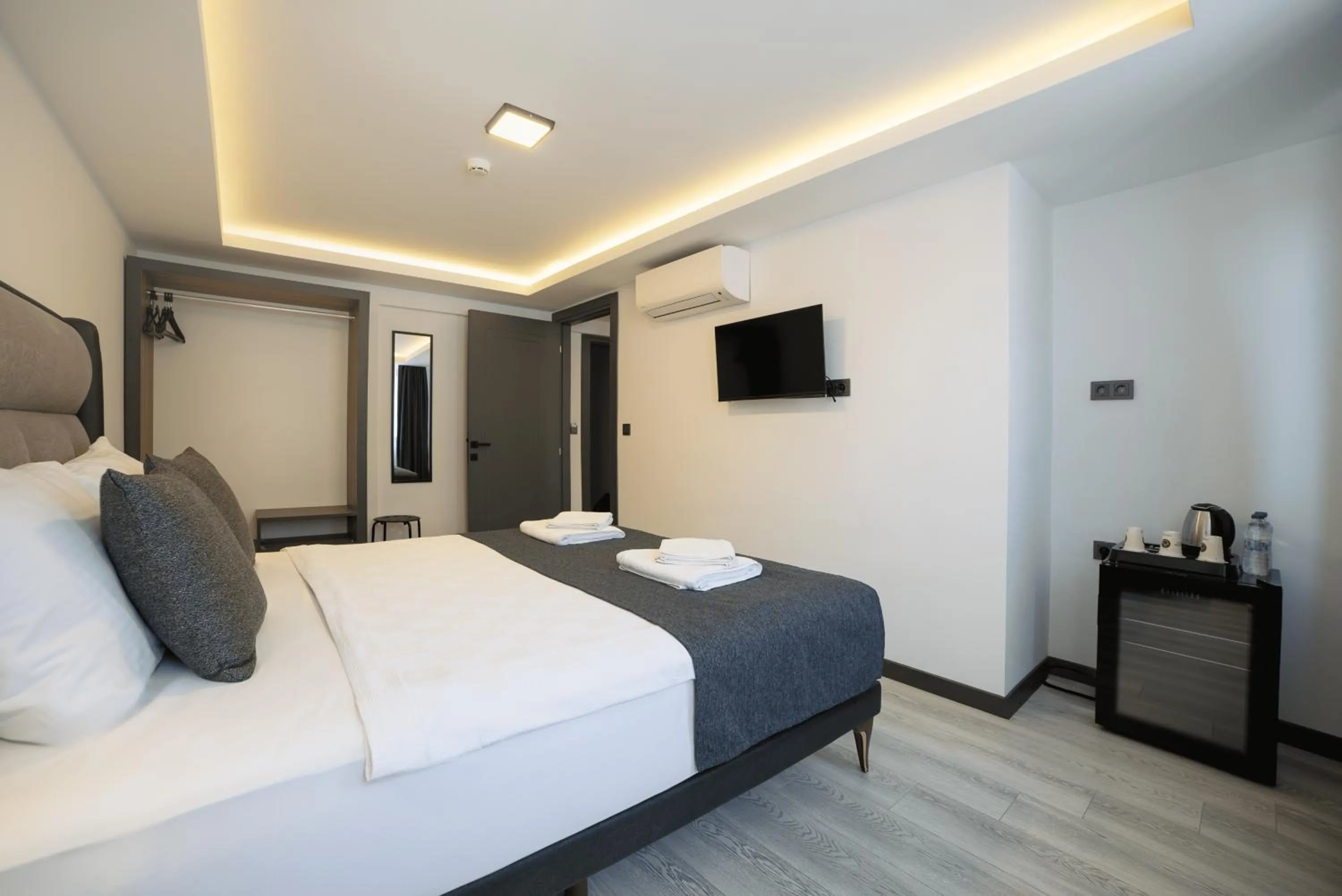 Communal lounge/ TV room, Bed in Kriti Hotel Antalya