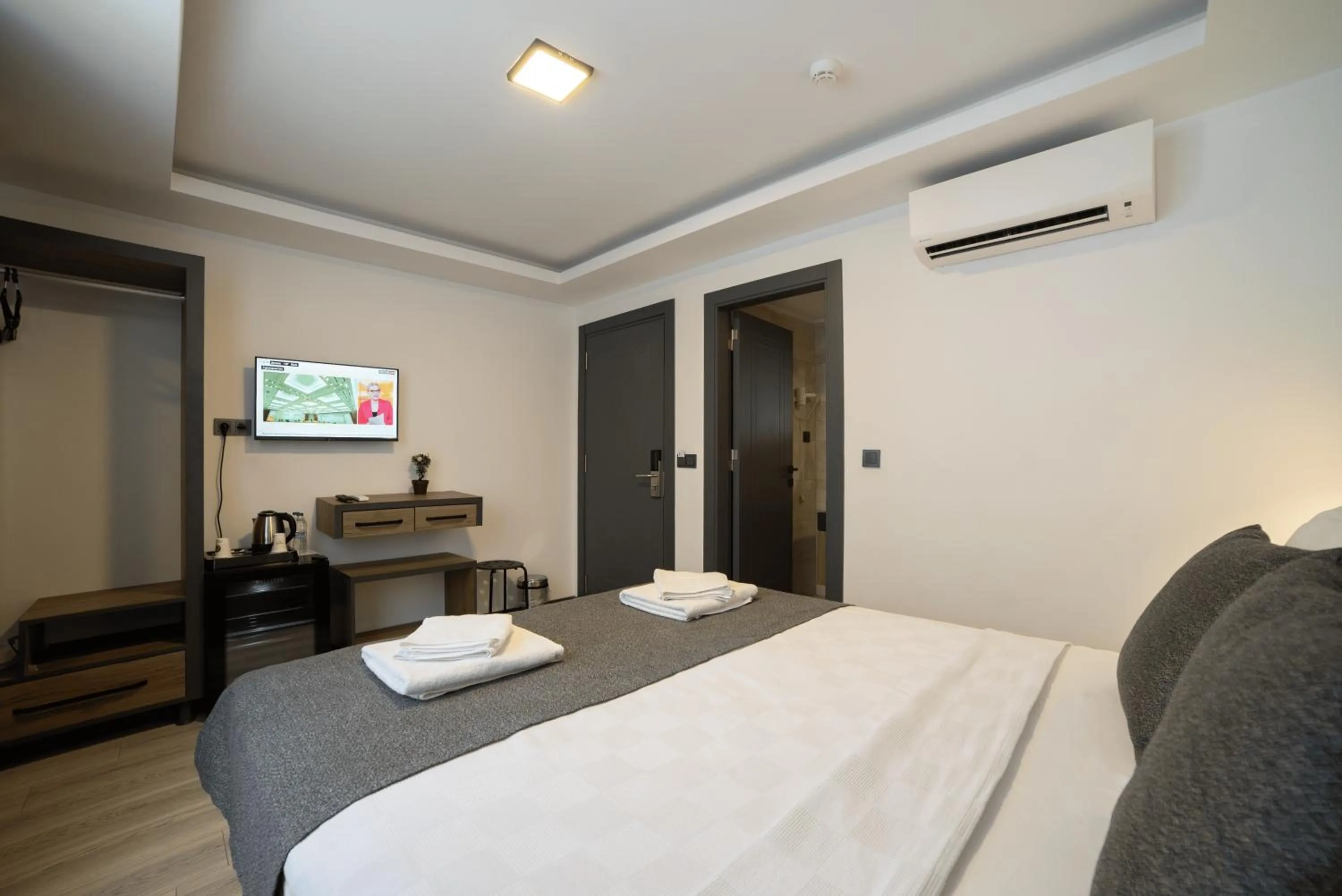 View (from property/room), Bed in Kriti Hotel Antalya