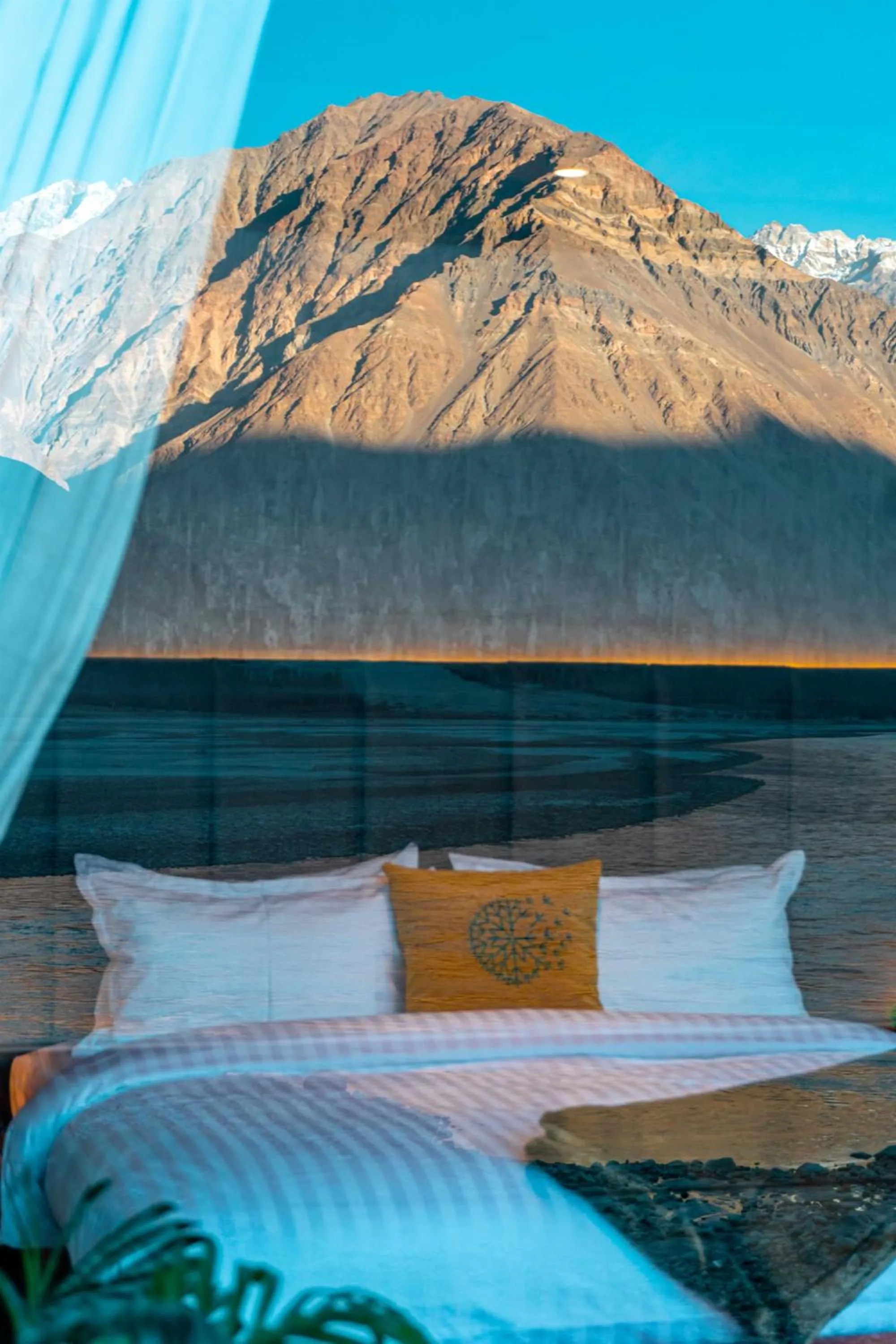 Bed in Himmel Skardu By Luxus