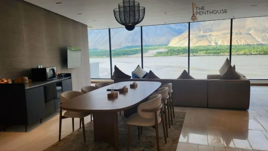 Dining area in Himmel Skardu By Luxus
