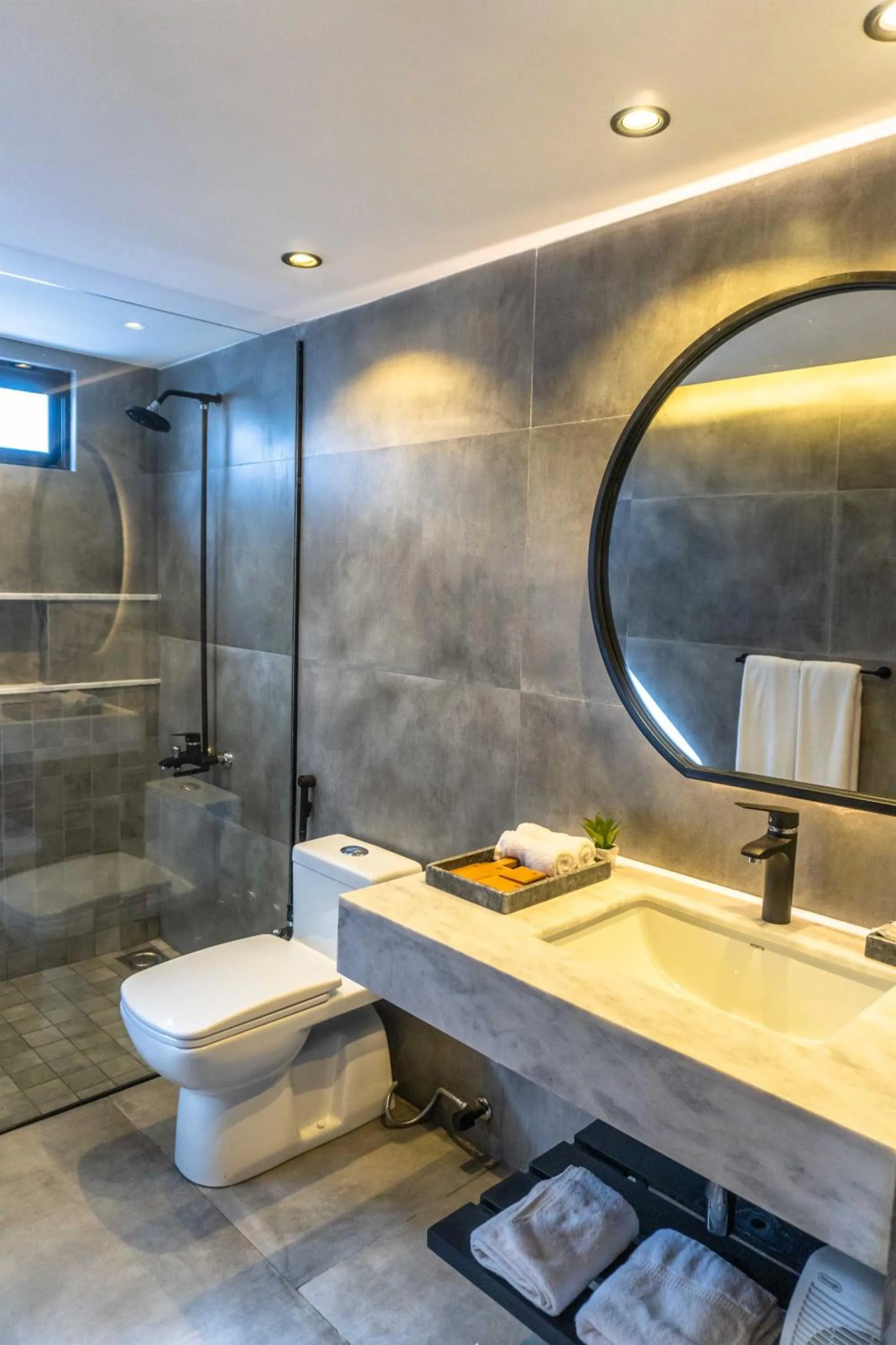 Shower in Himmel Skardu By Luxus