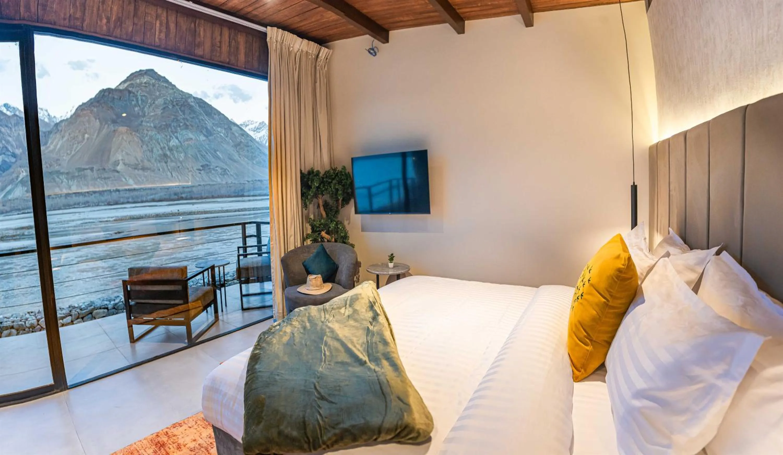 Bed in Himmel Skardu By Luxus