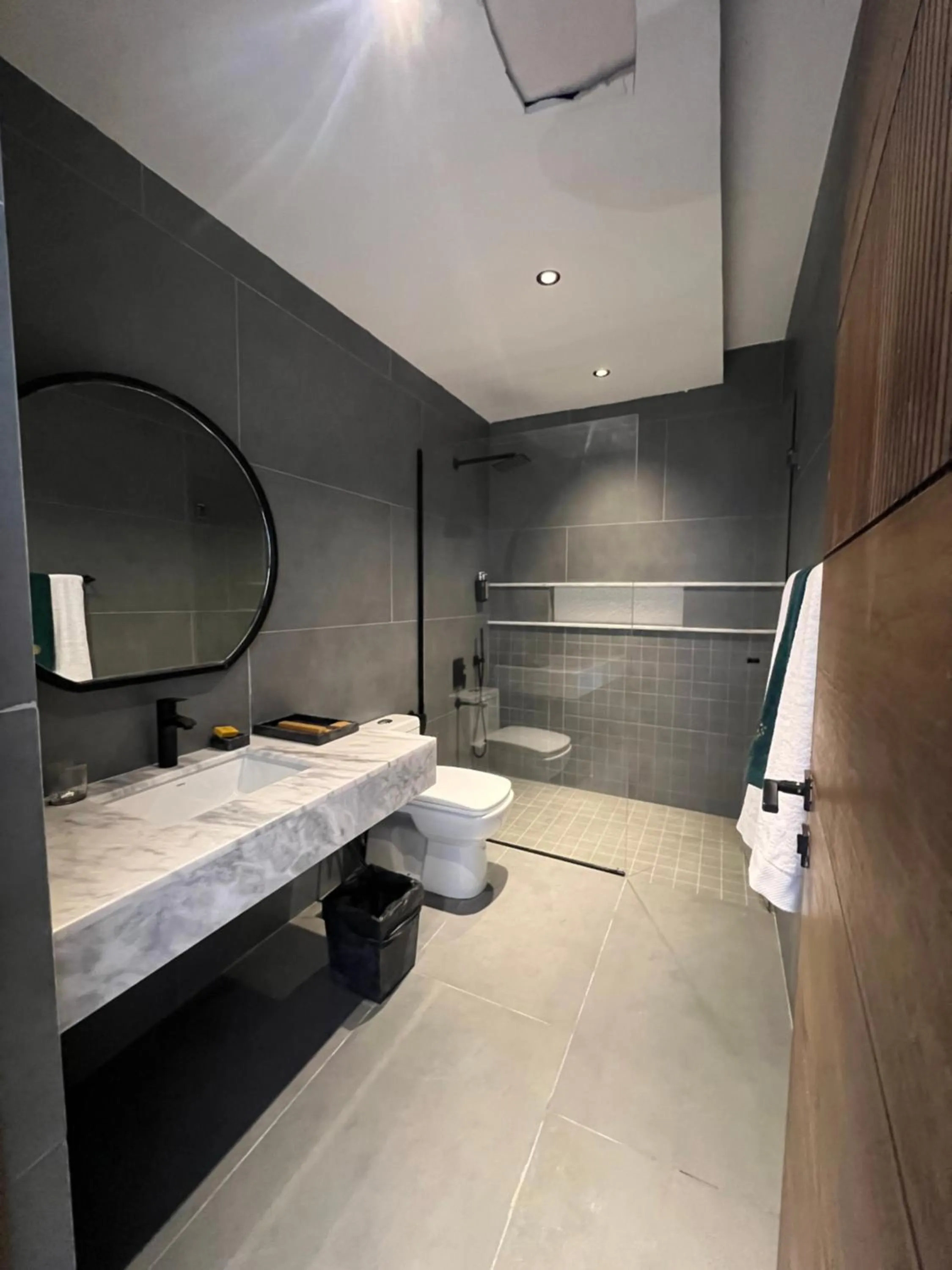 Bathroom in Himmel Skardu By Luxus