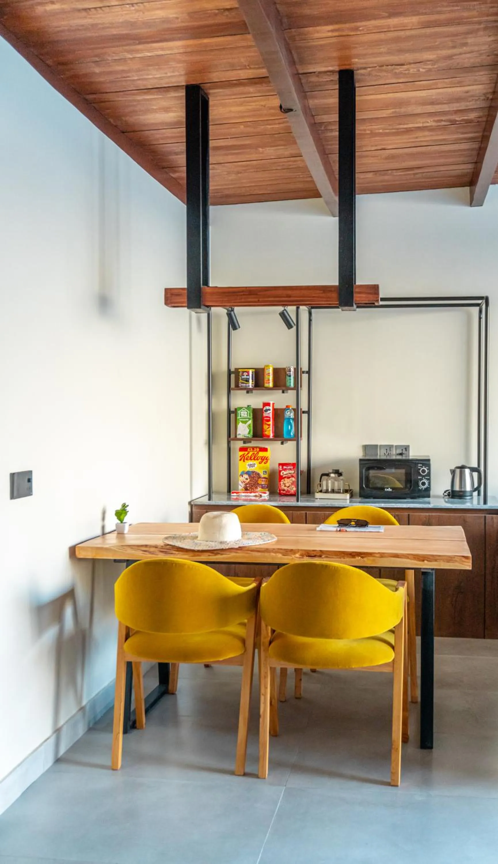 Dining area in Himmel Skardu By Luxus