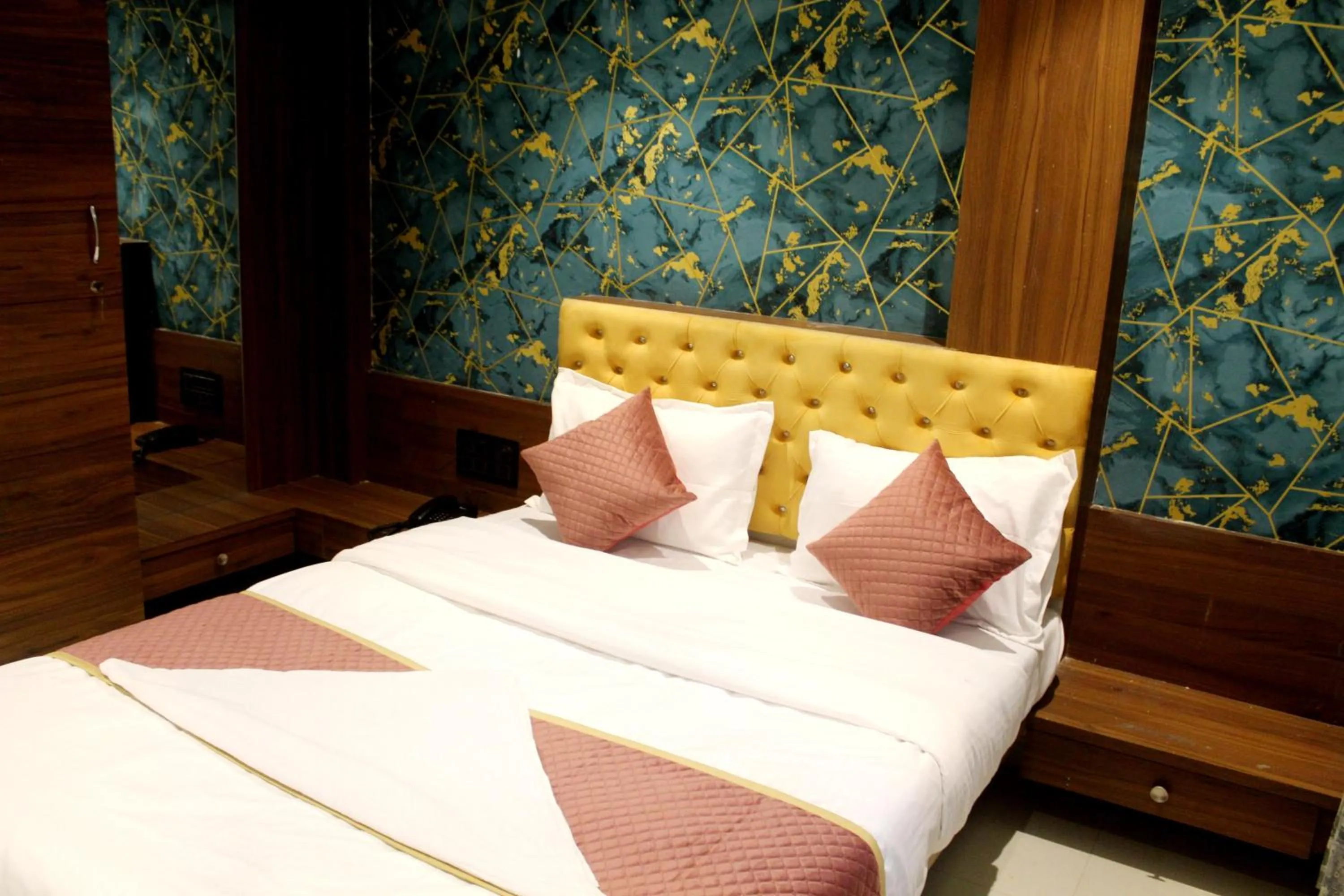 Bed in Hotel India Gate Narhe, Pune