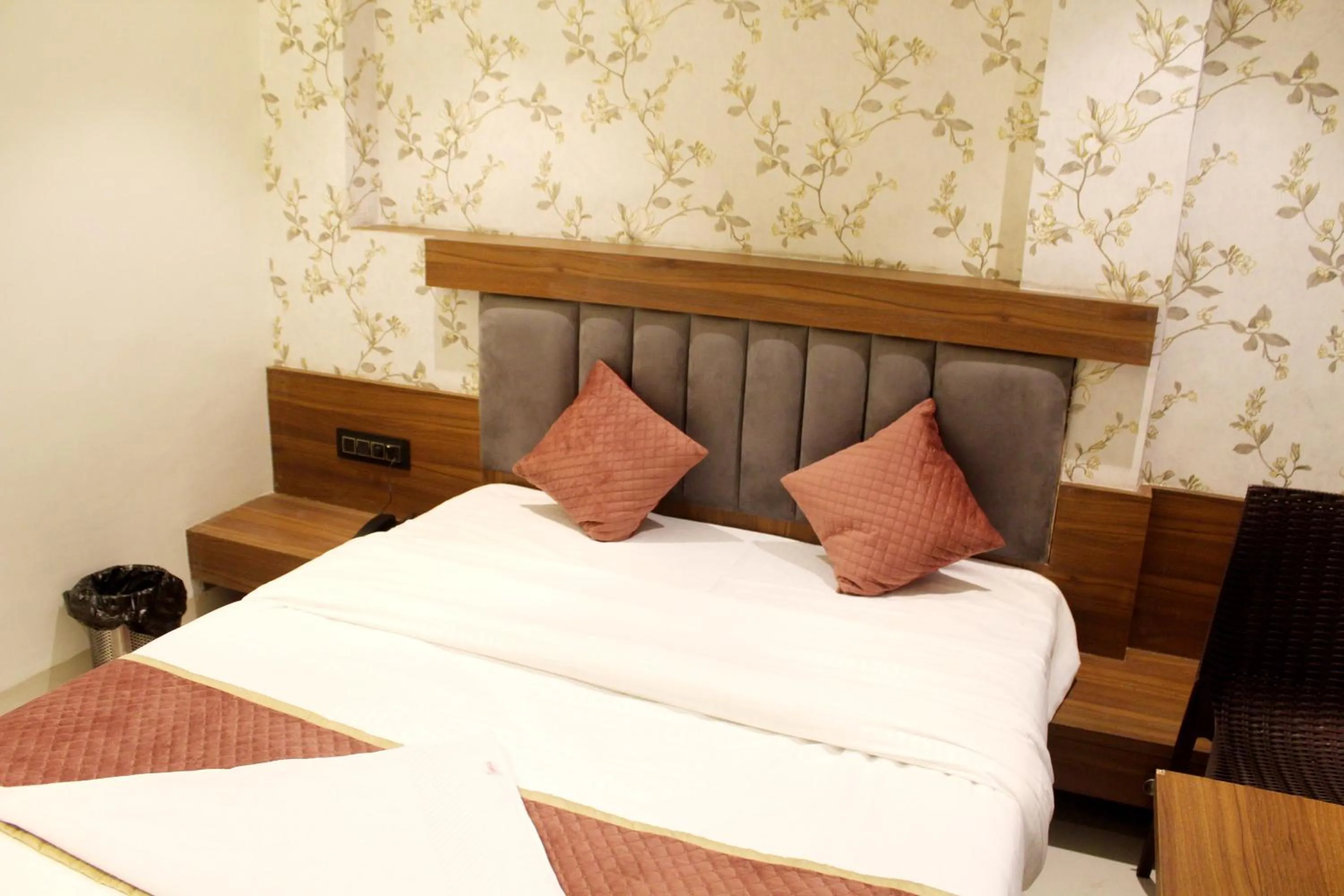 Bed in Hotel India Gate Narhe, Pune