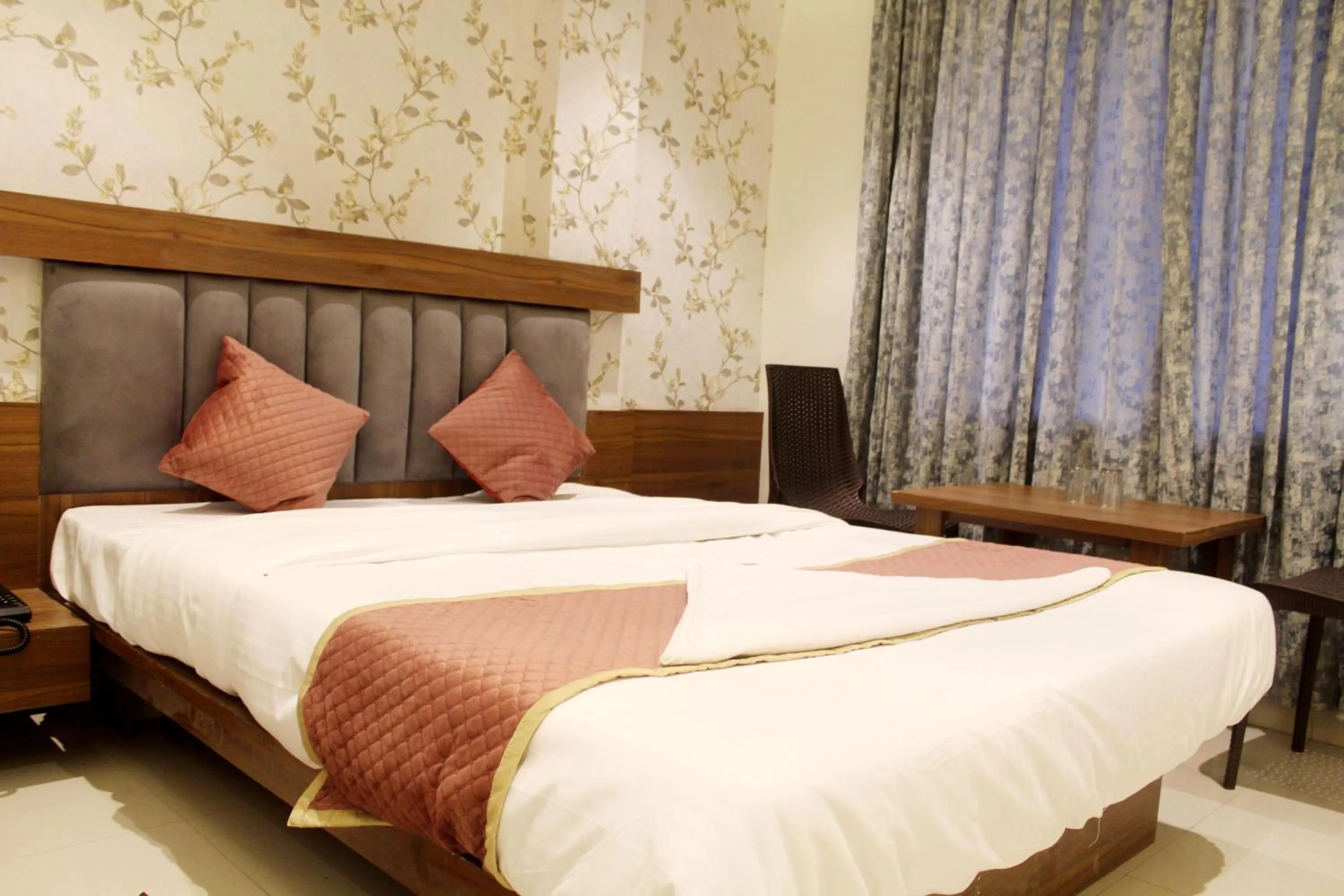 Bed in Hotel India Gate Narhe, Pune