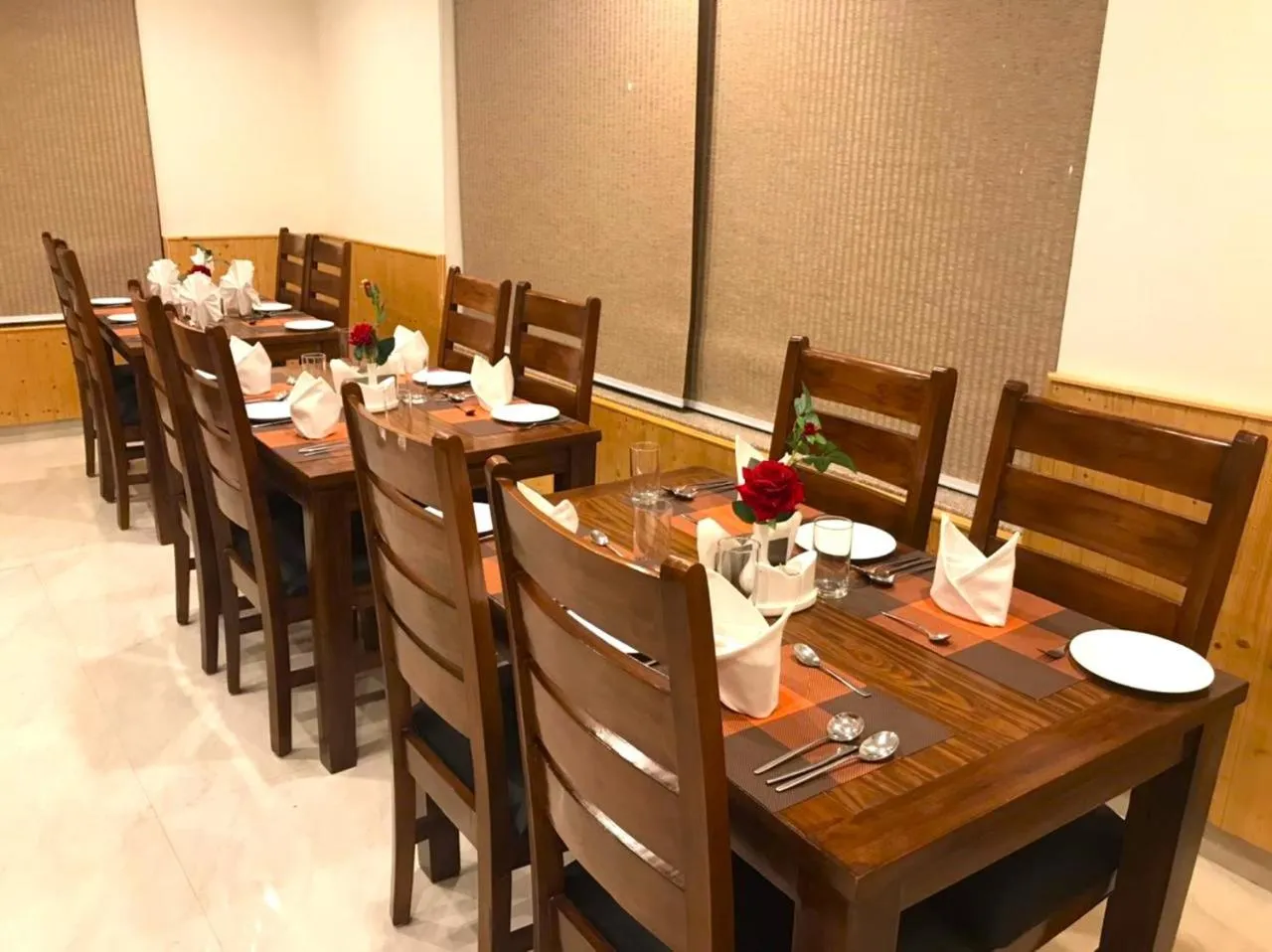 Restaurant/places to eat in Simsa Heights Manali