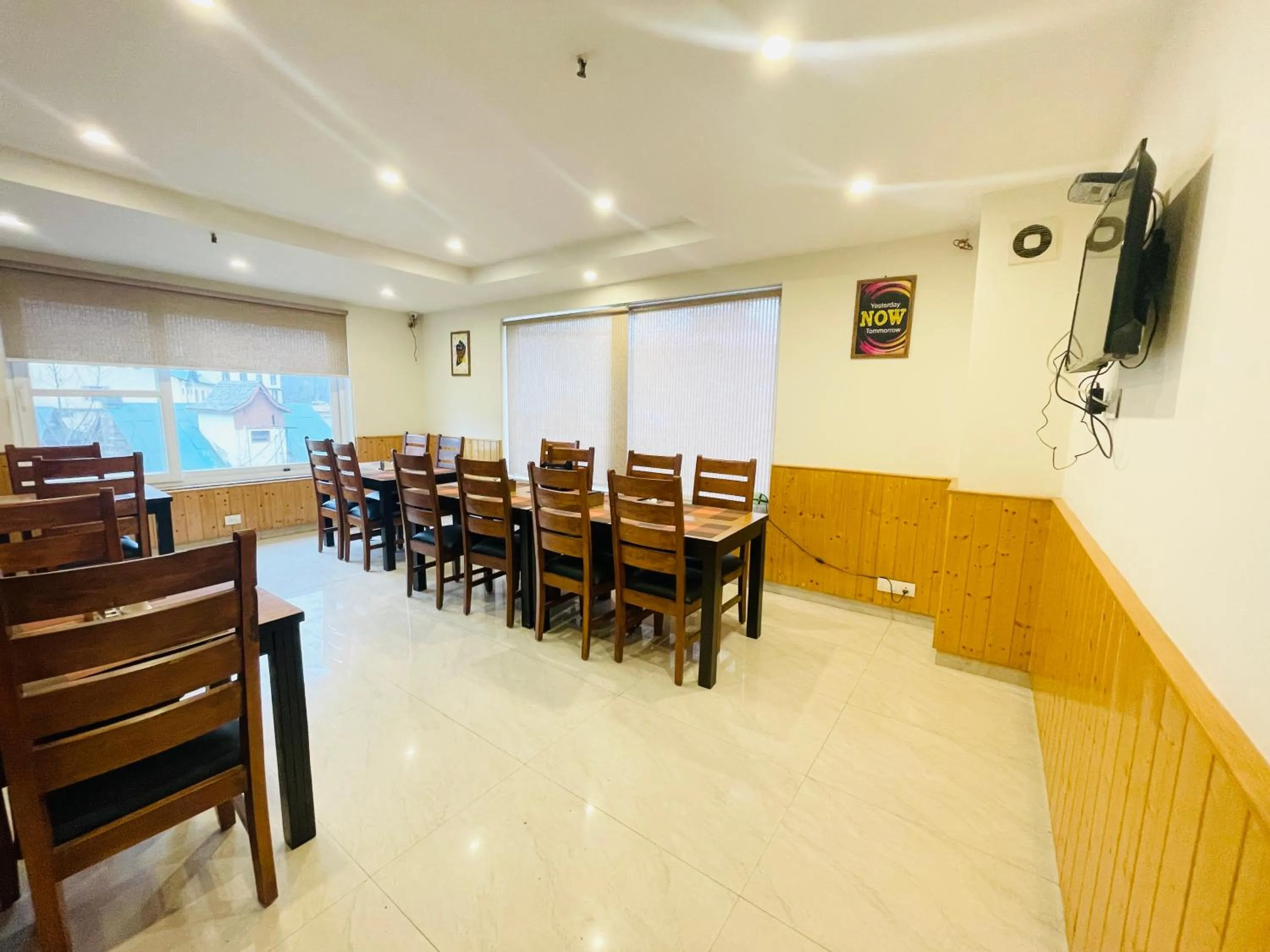 Restaurant/places to eat in Simsa Heights Manali