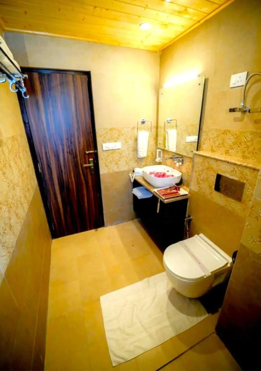 Shower in Simsa Heights Manali