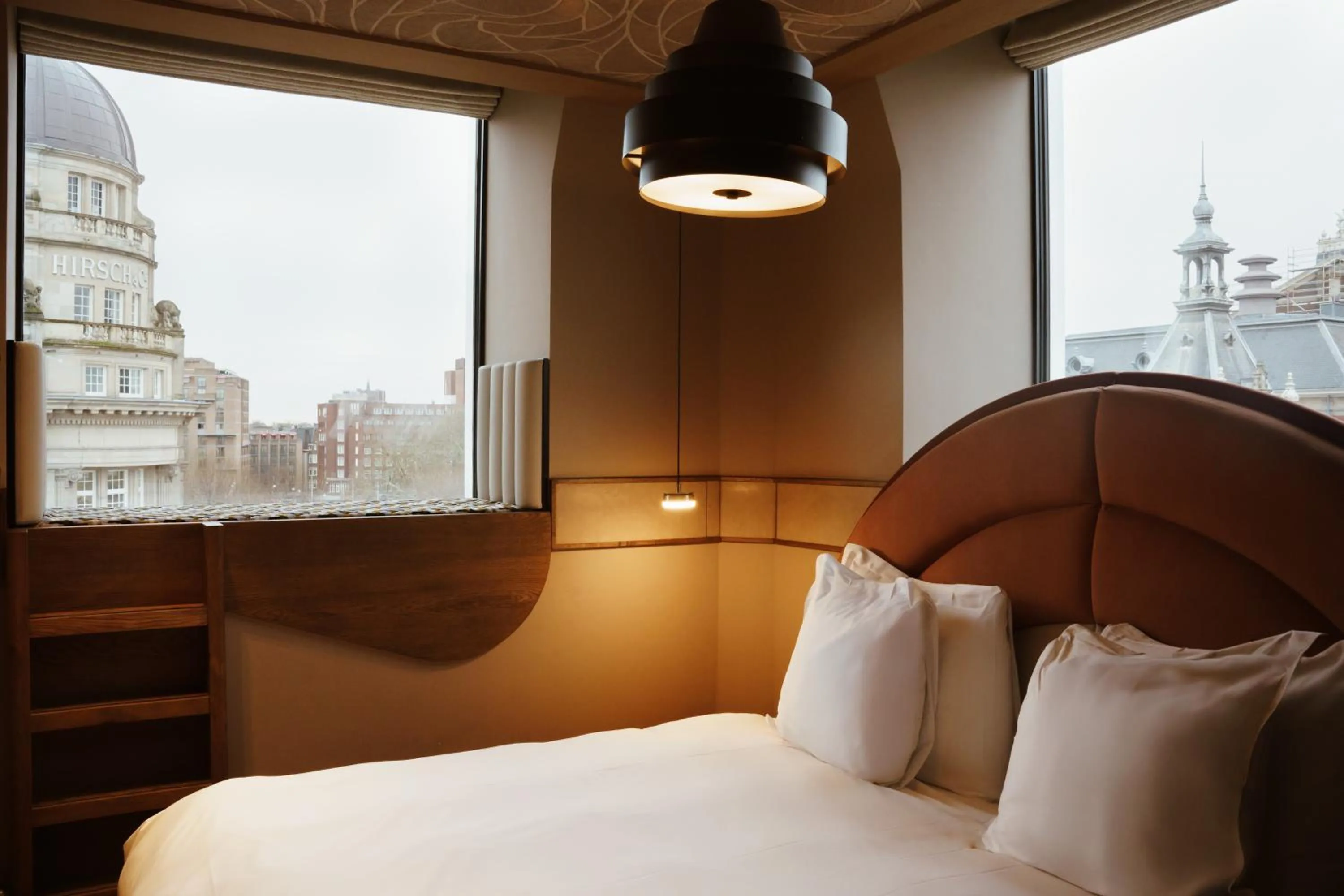 View (from property/room), Bed in The Diamond Amsterdam