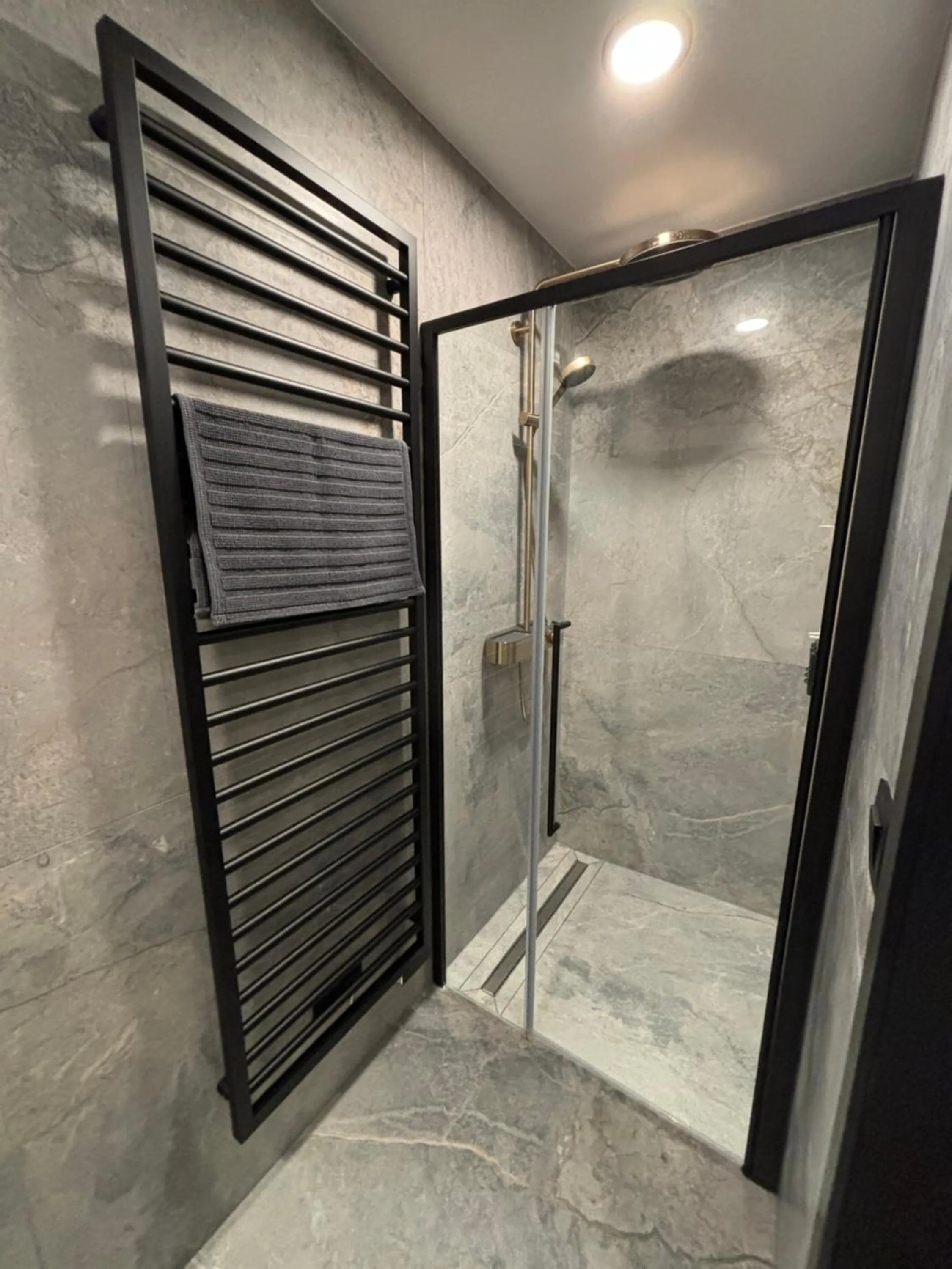 Shower in Hotel Mezza Notte