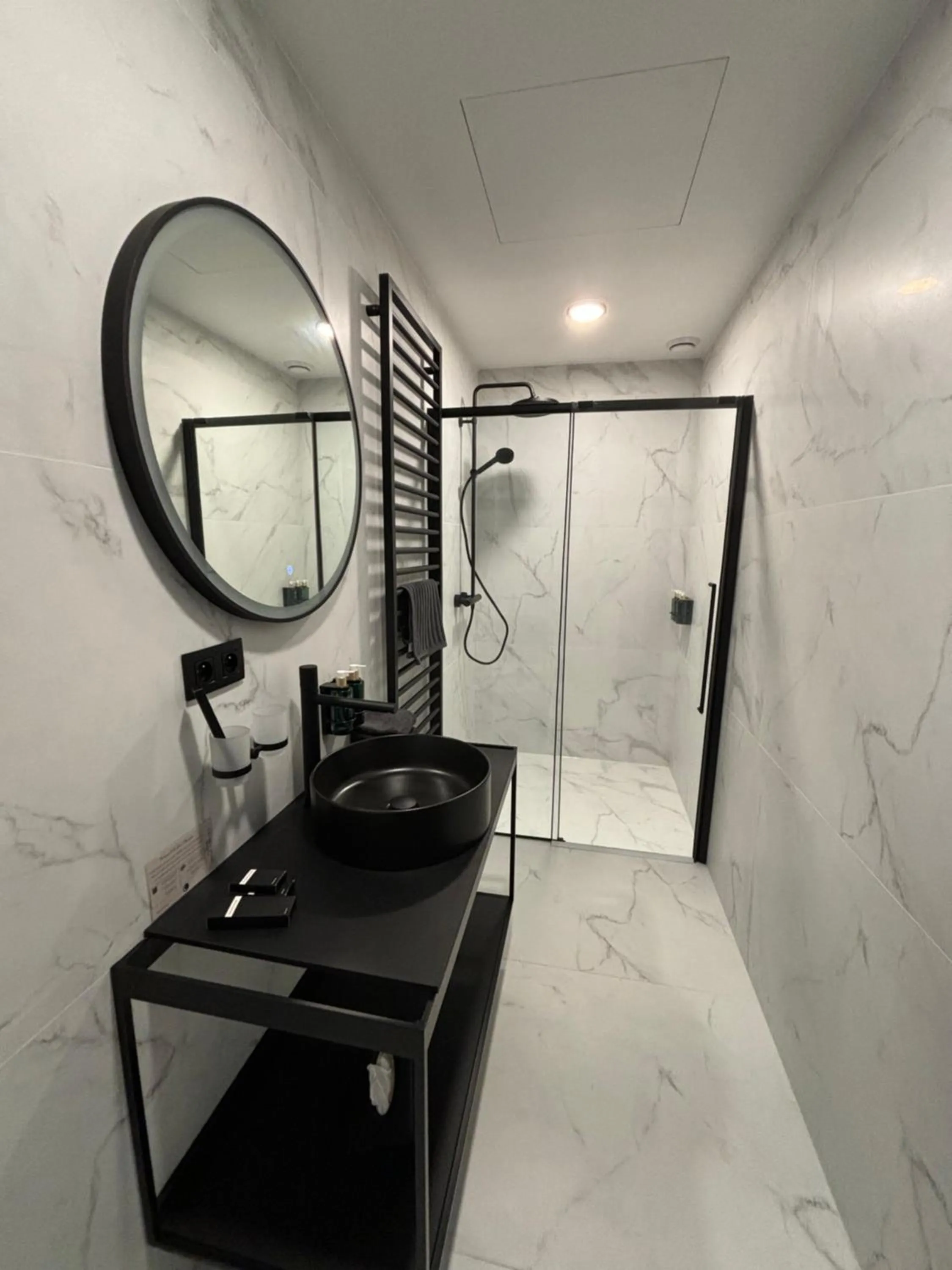 Shower in Hotel Mezza Notte