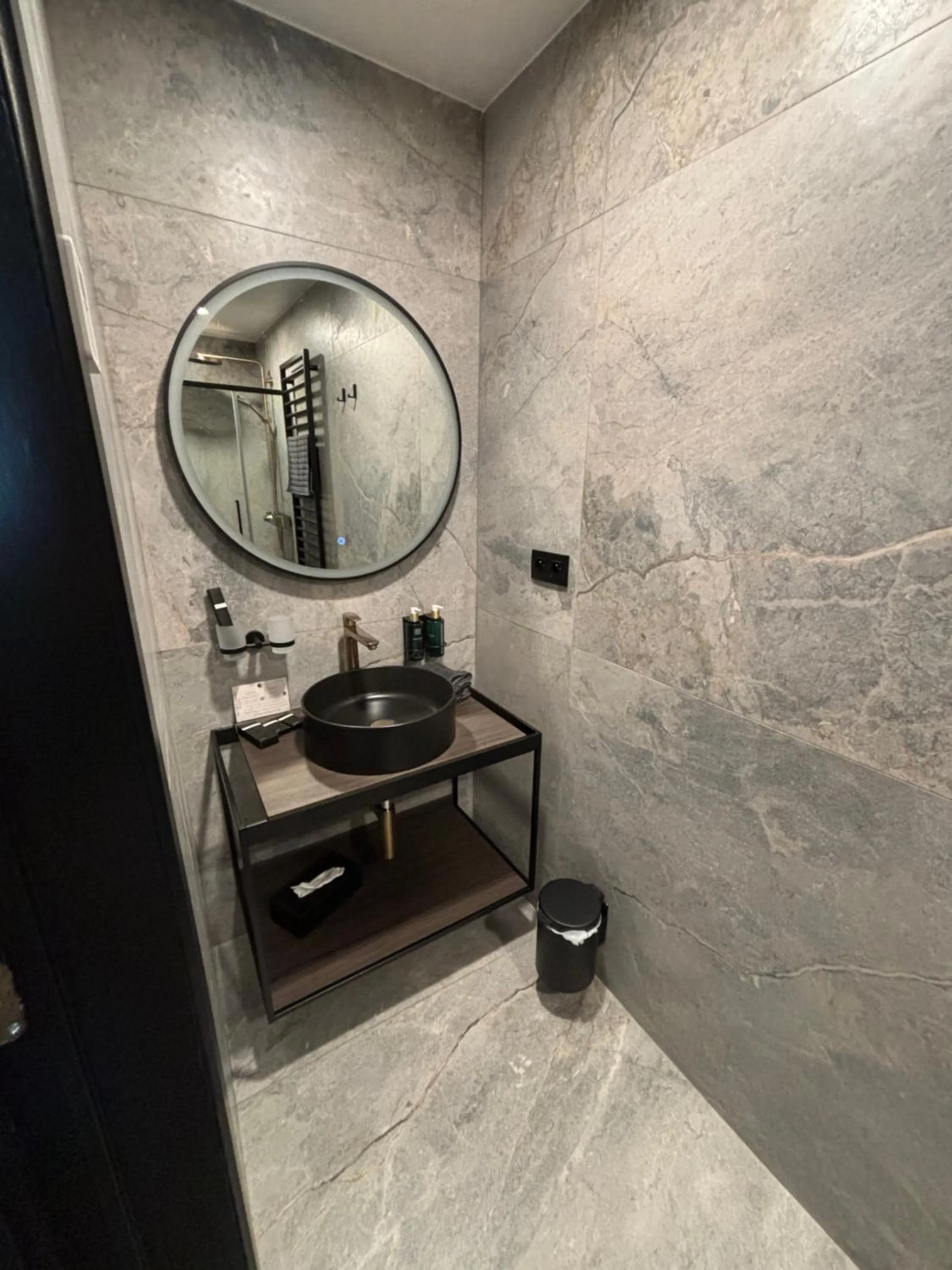 Shower in Hotel Mezza Notte