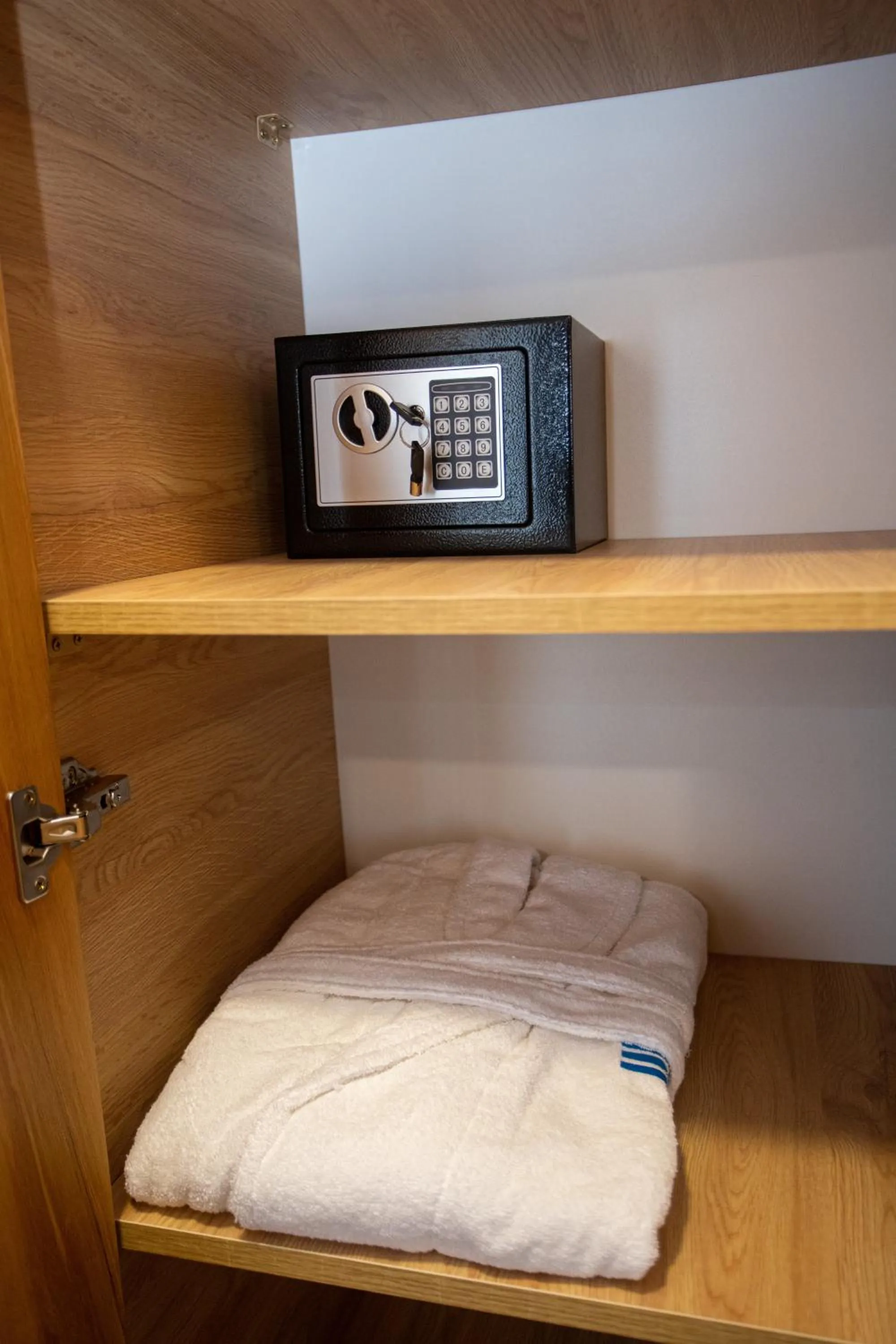 safe, Bed in Hotel Black Sea