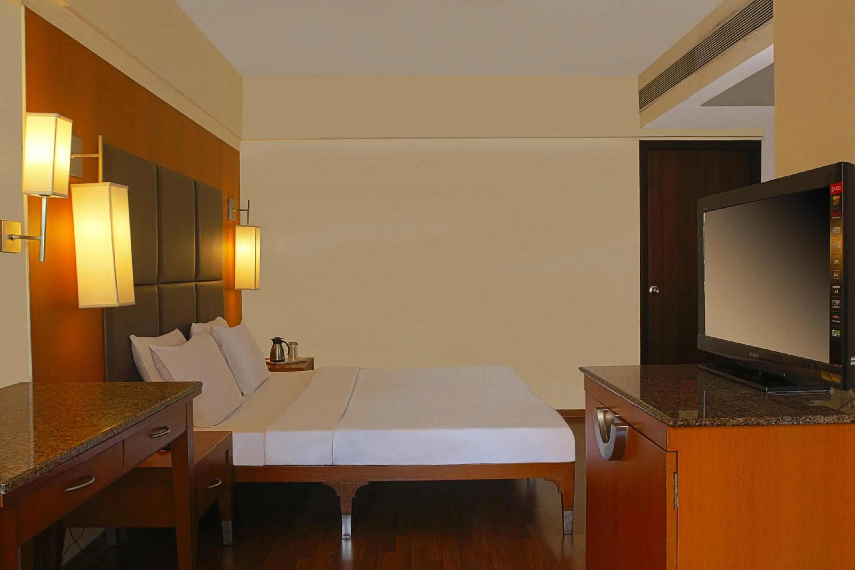 Photo of the whole room in The Classique Club