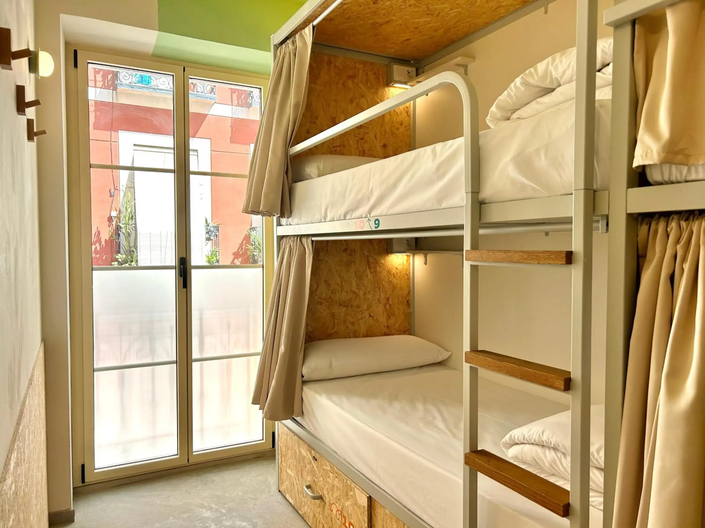 Bed in 12-Bed Female Dormitory Room with Shared Bathrom in The Loft House Madrid Bed in 12-Bed Female Dormitory Room with Shared Bathrom in The Loft House Madrid