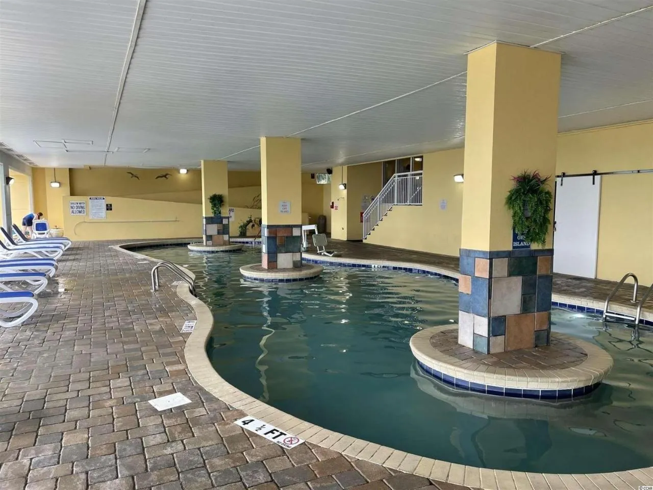 Swimming pool in Camelot By The Sea - Blue Palmetto Vacation Rentals