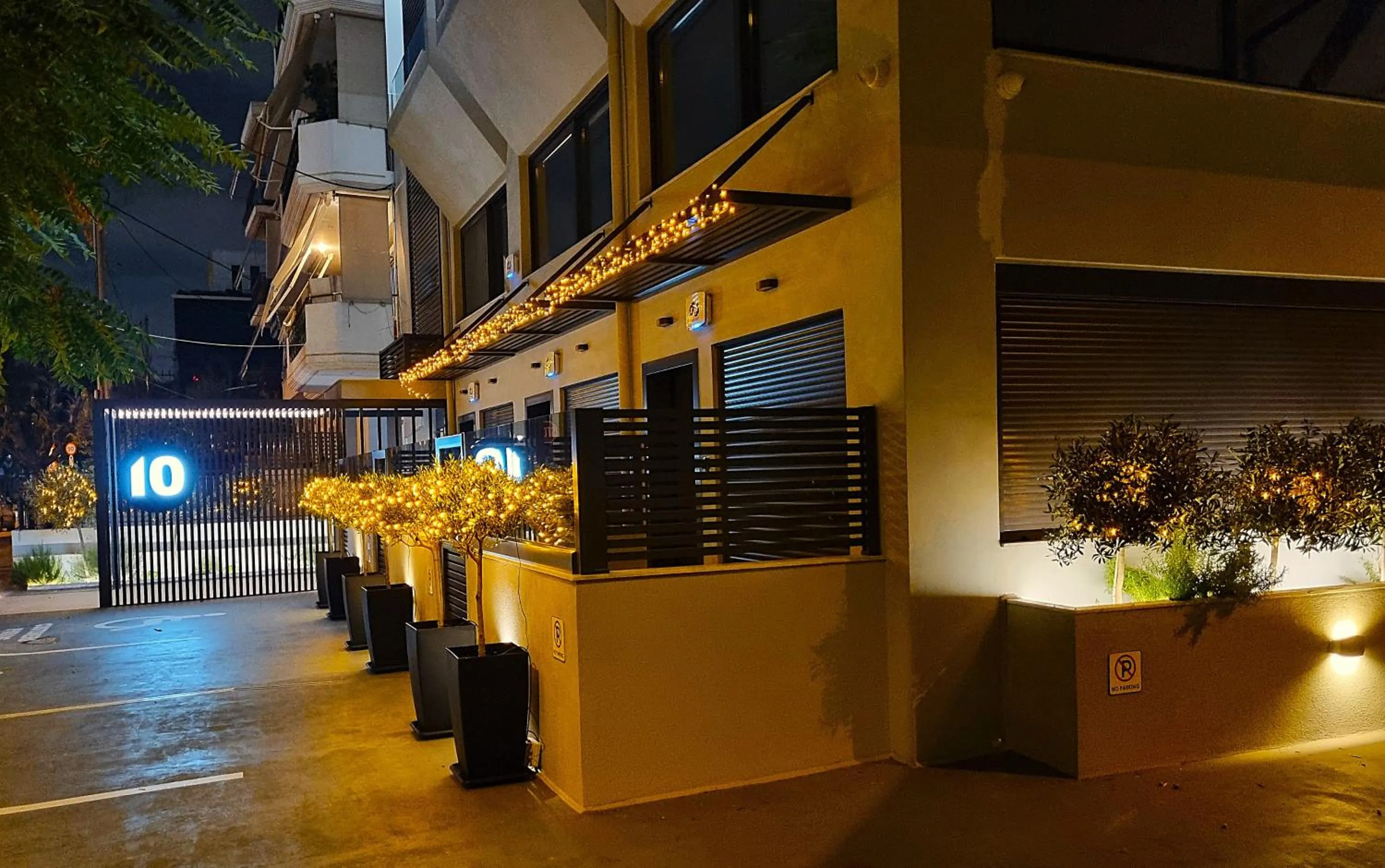 Property building in 10 Apartments & Suites Athens