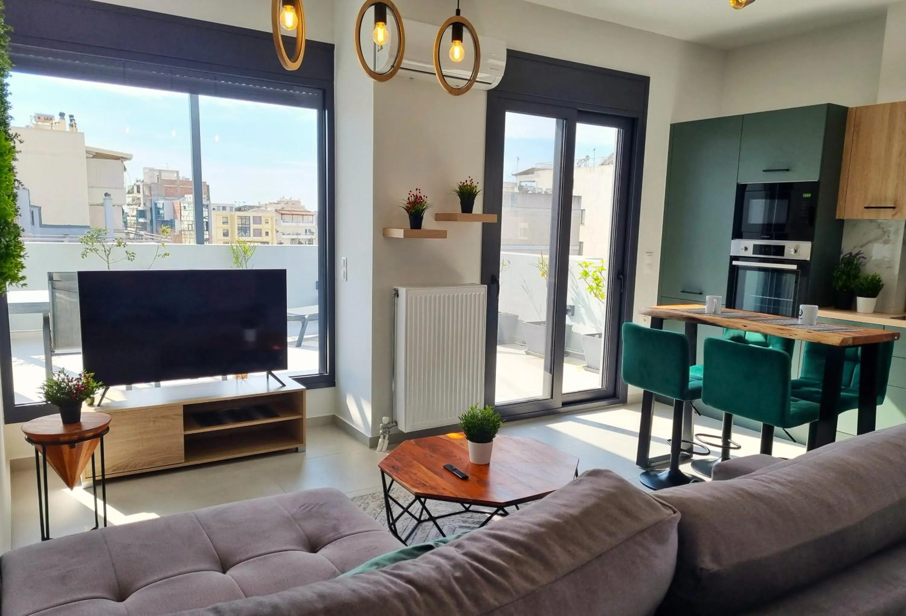 TV and multimedia in 10 Apartments & Suites Athens