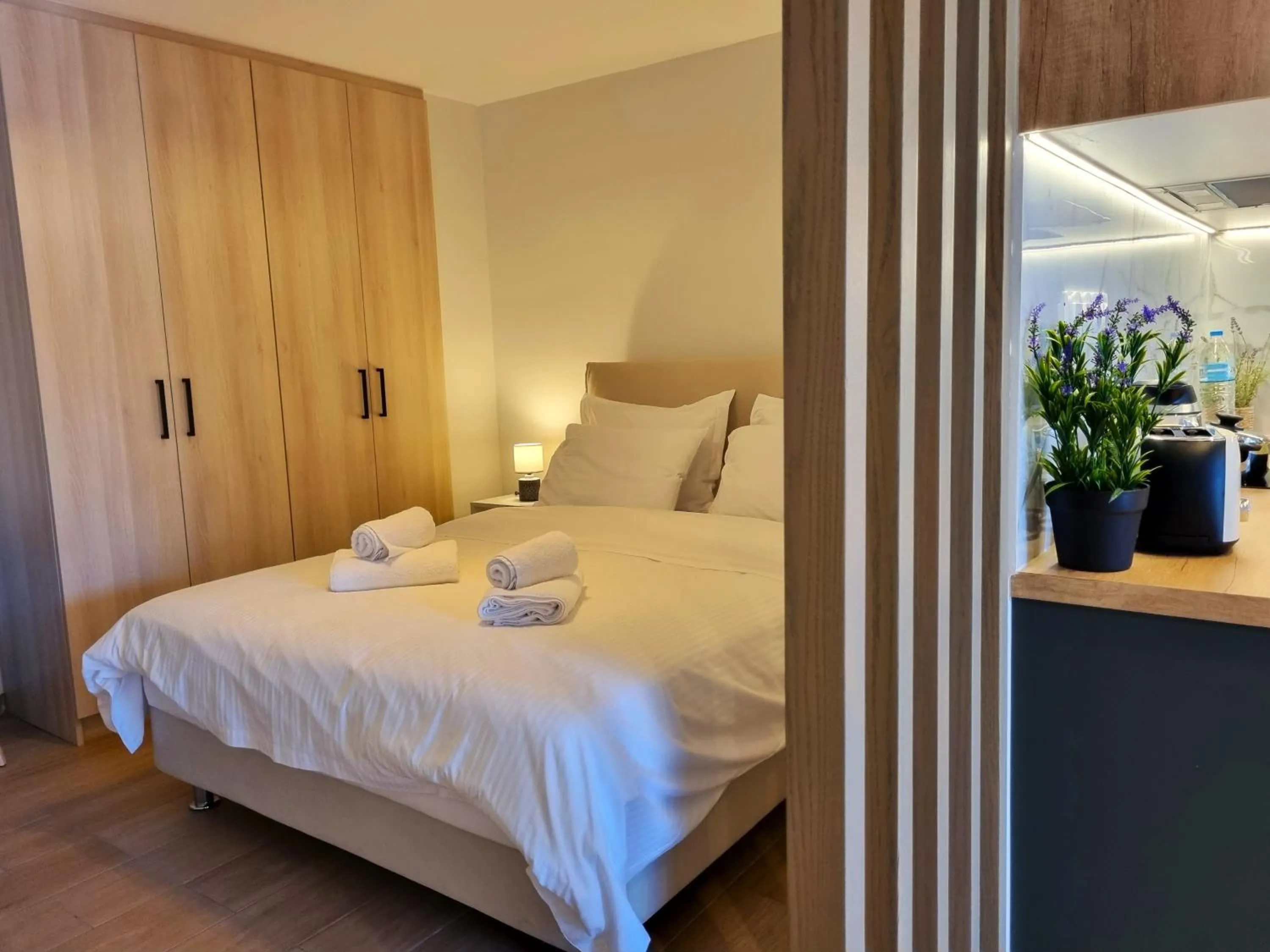 Bed in 10 Apartments & Suites Athens