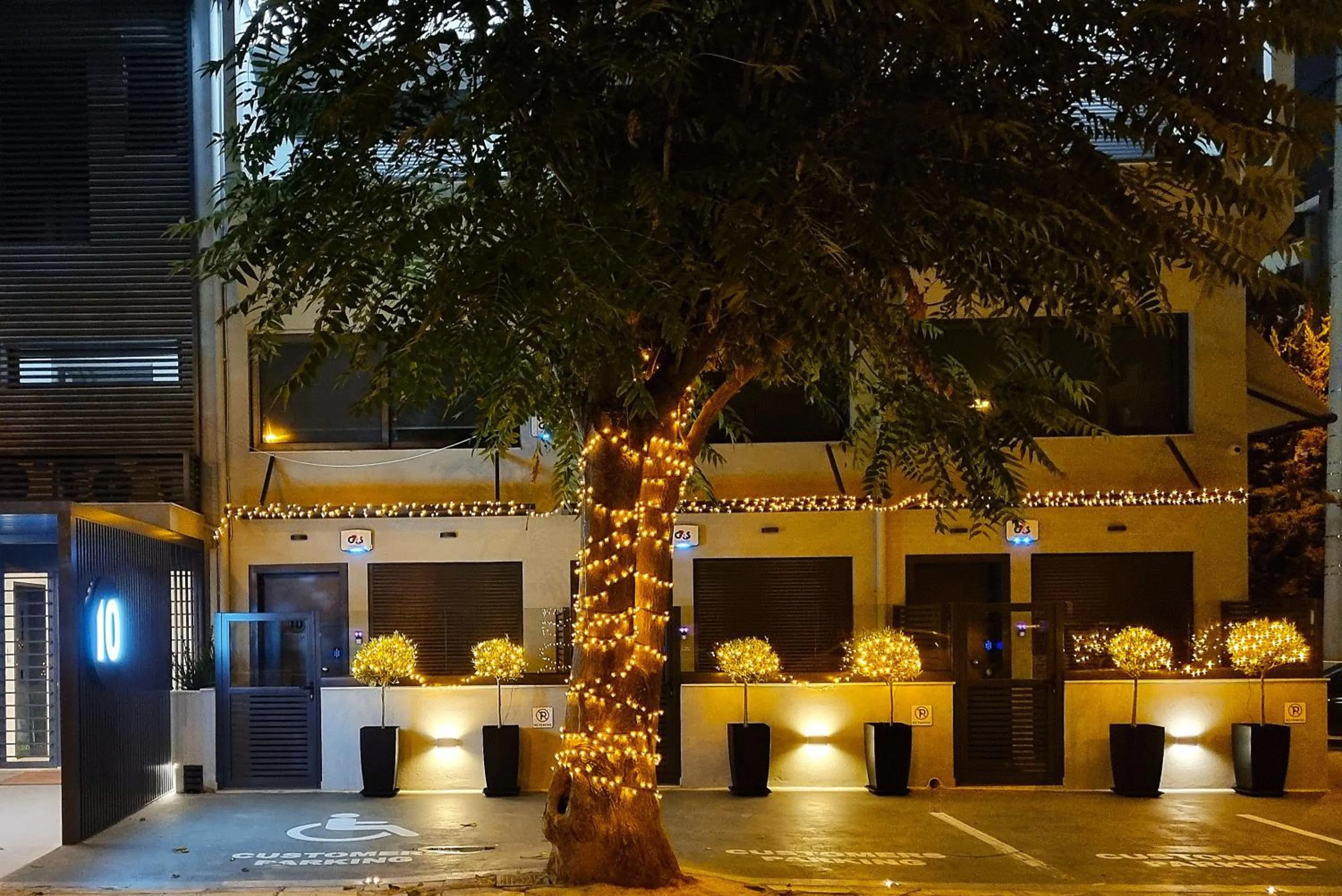 Property building in 10 Apartments & Suites Athens