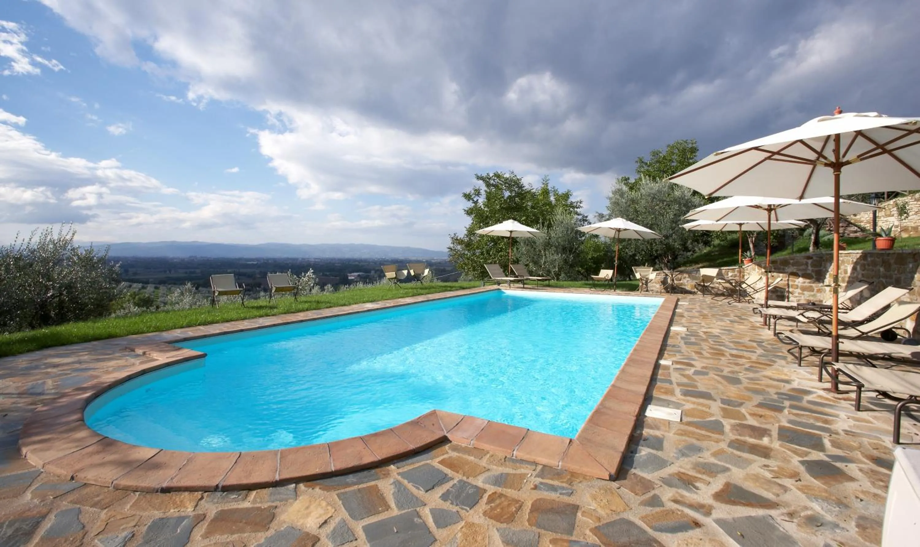 Swimming pool in Casale Favilluta