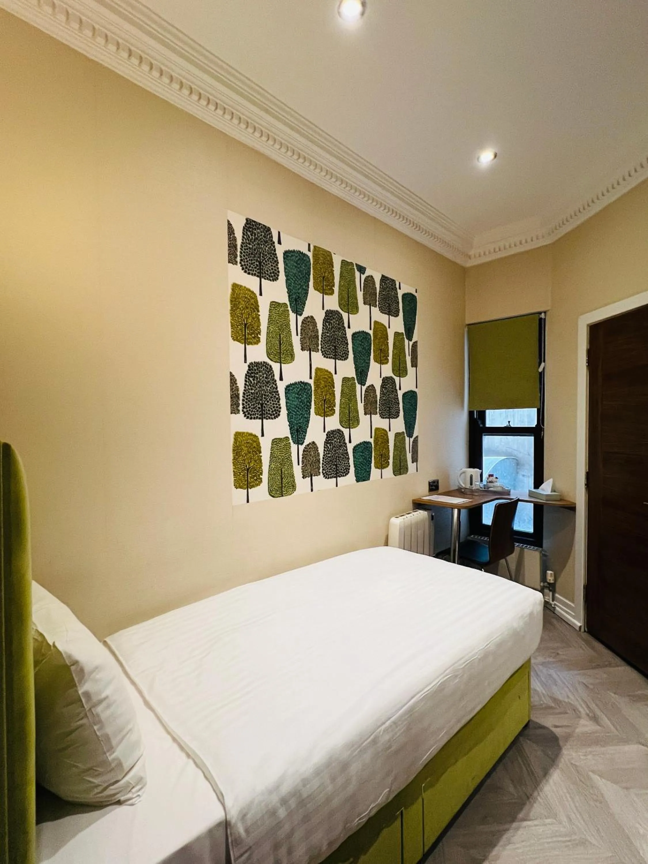 Bedroom, Bed in Cheshire Hotel Central London