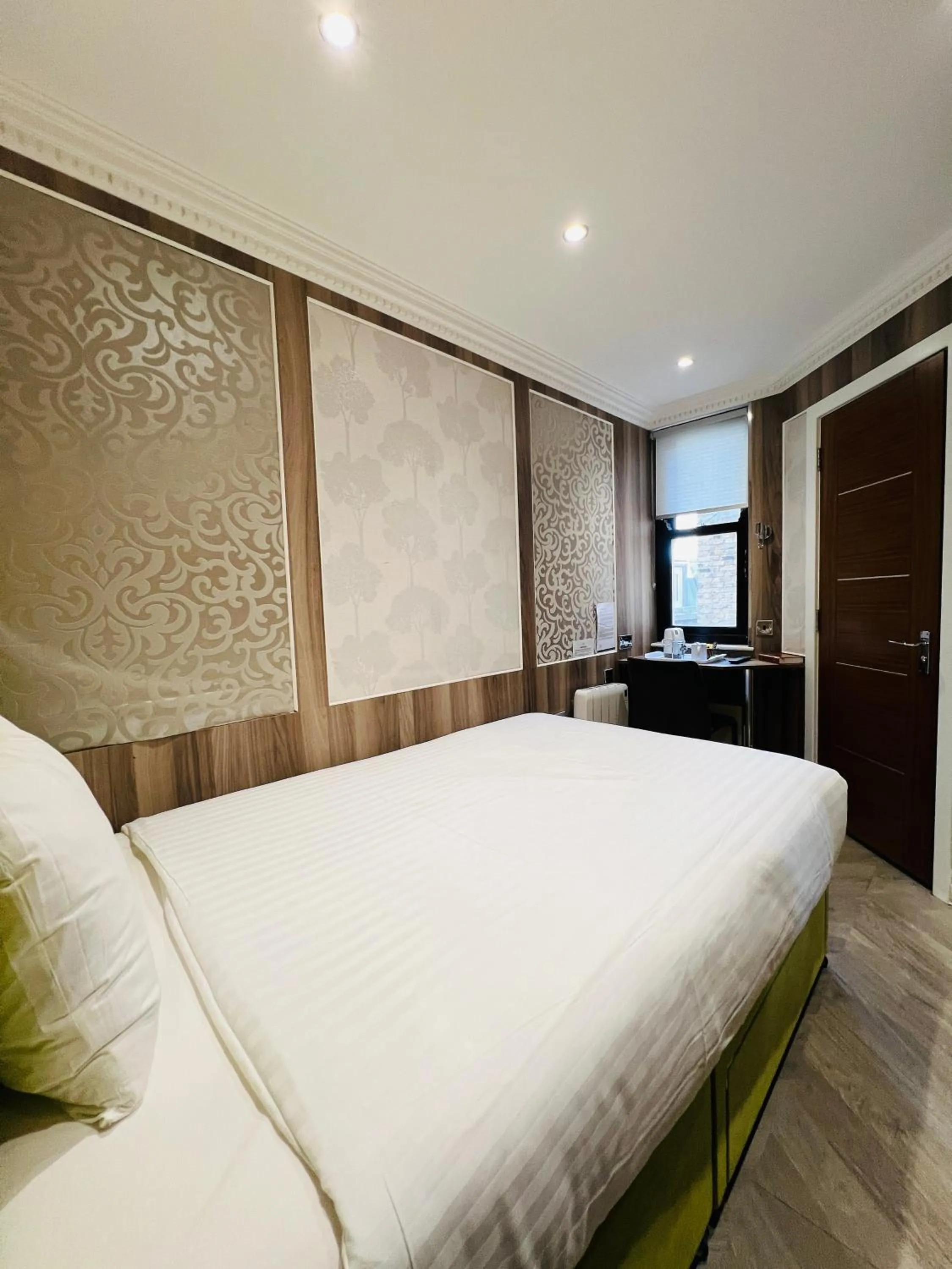 Bed in Cheshire Hotel Central London