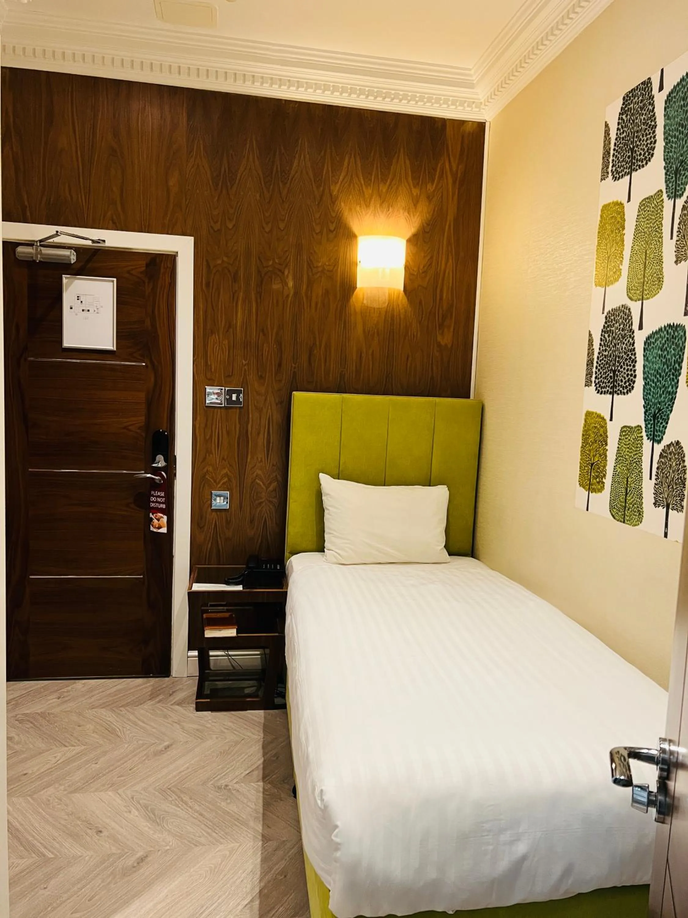 Bedroom, Bed in Cheshire Hotel Central London