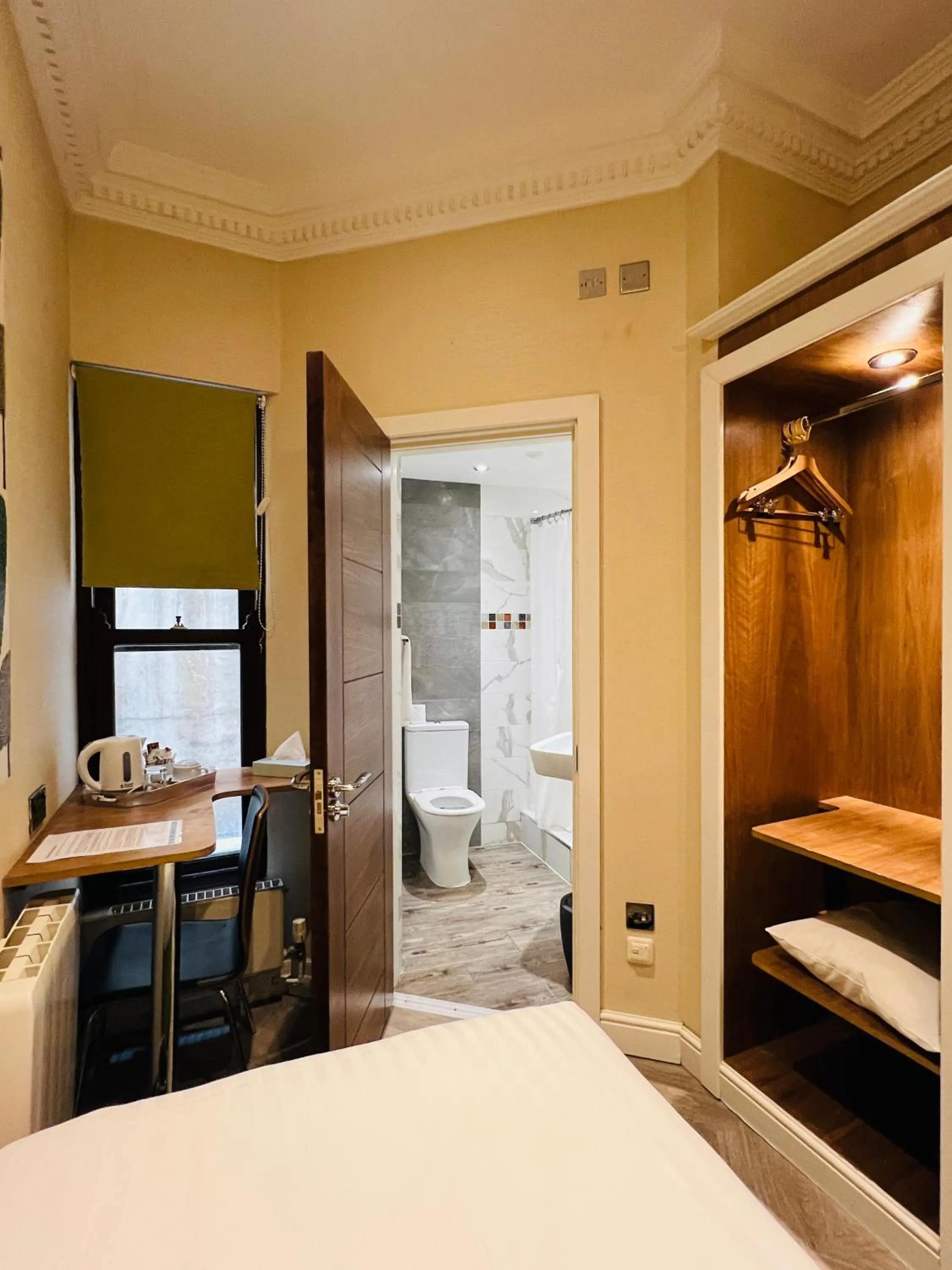 Shower, Bed in Cheshire Hotel Central London