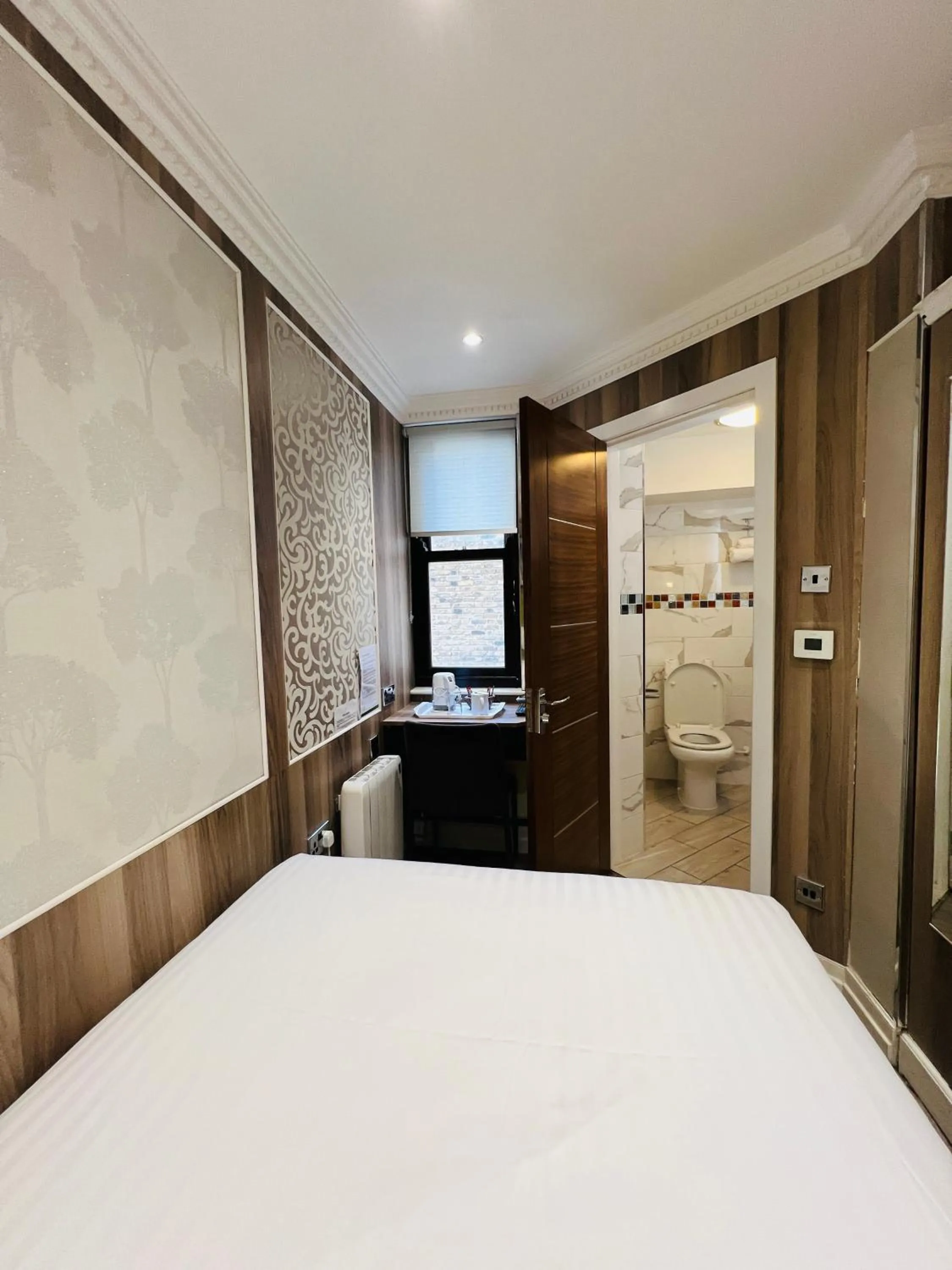 Bed in Cheshire Hotel Central London