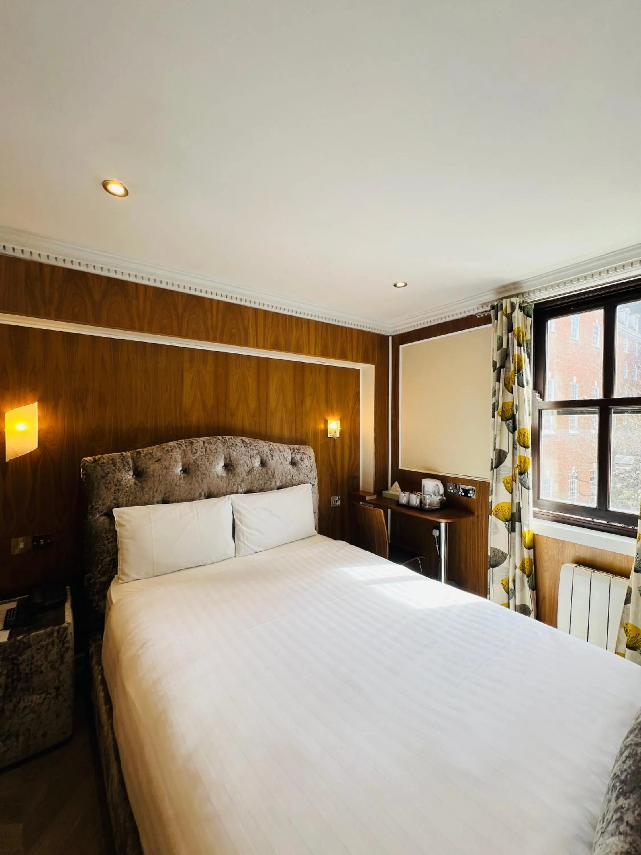 Bed in Cheshire Hotel Central London