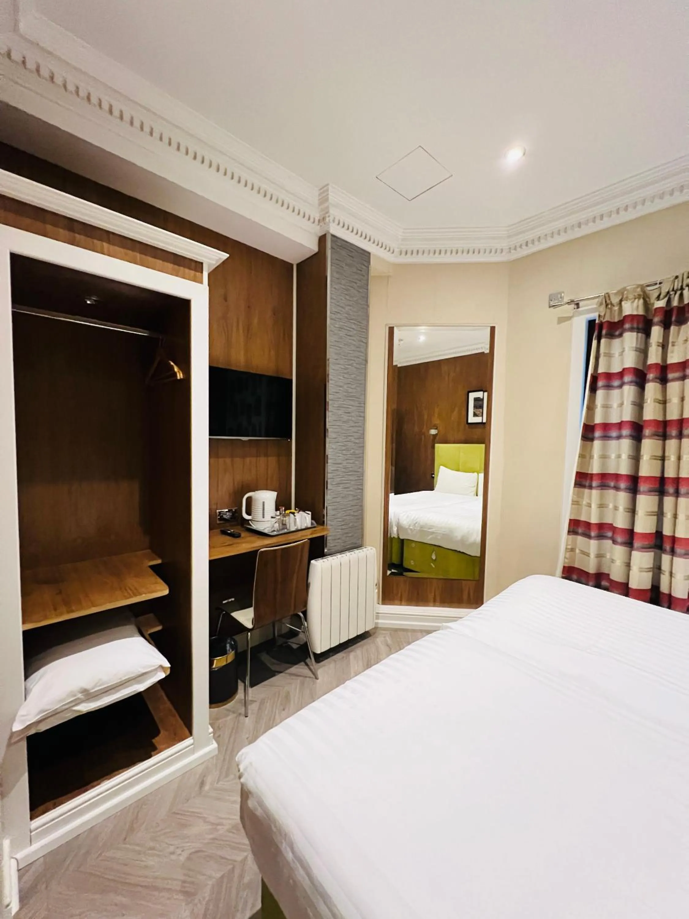 Bed in Cheshire Hotel Central London