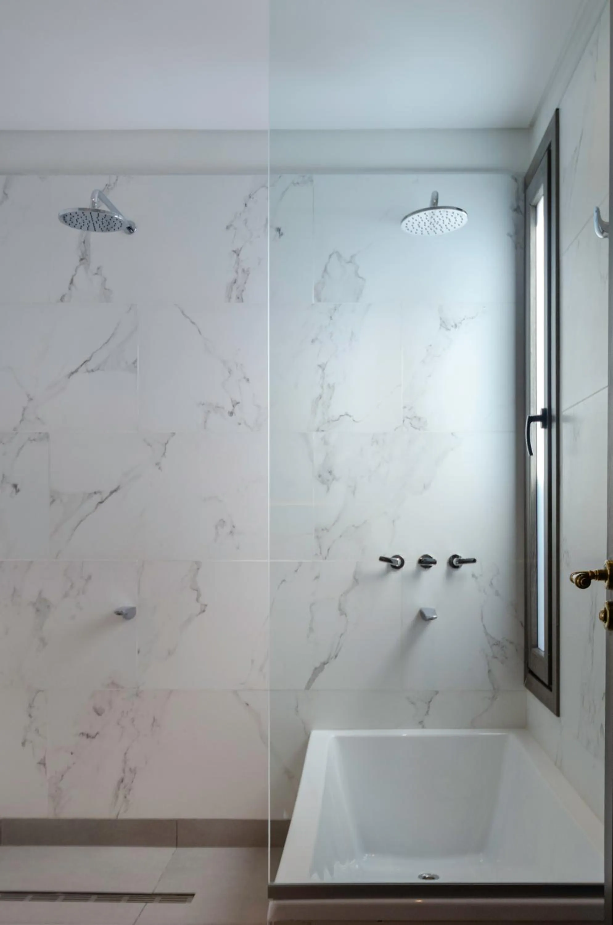 Shower in El Bodeguero Hotel