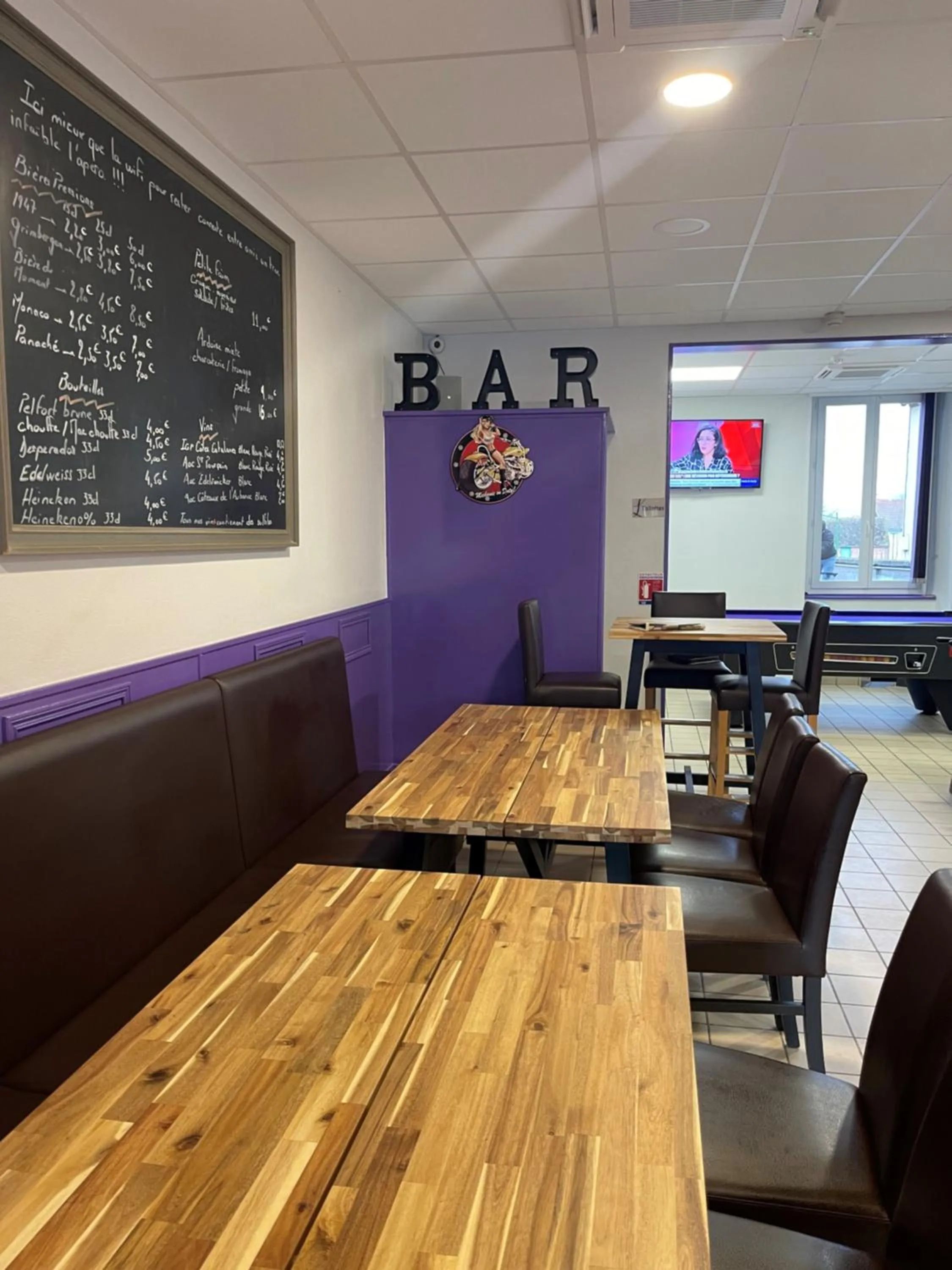 Lounge or bar in Logis Hôtel Le Bocage