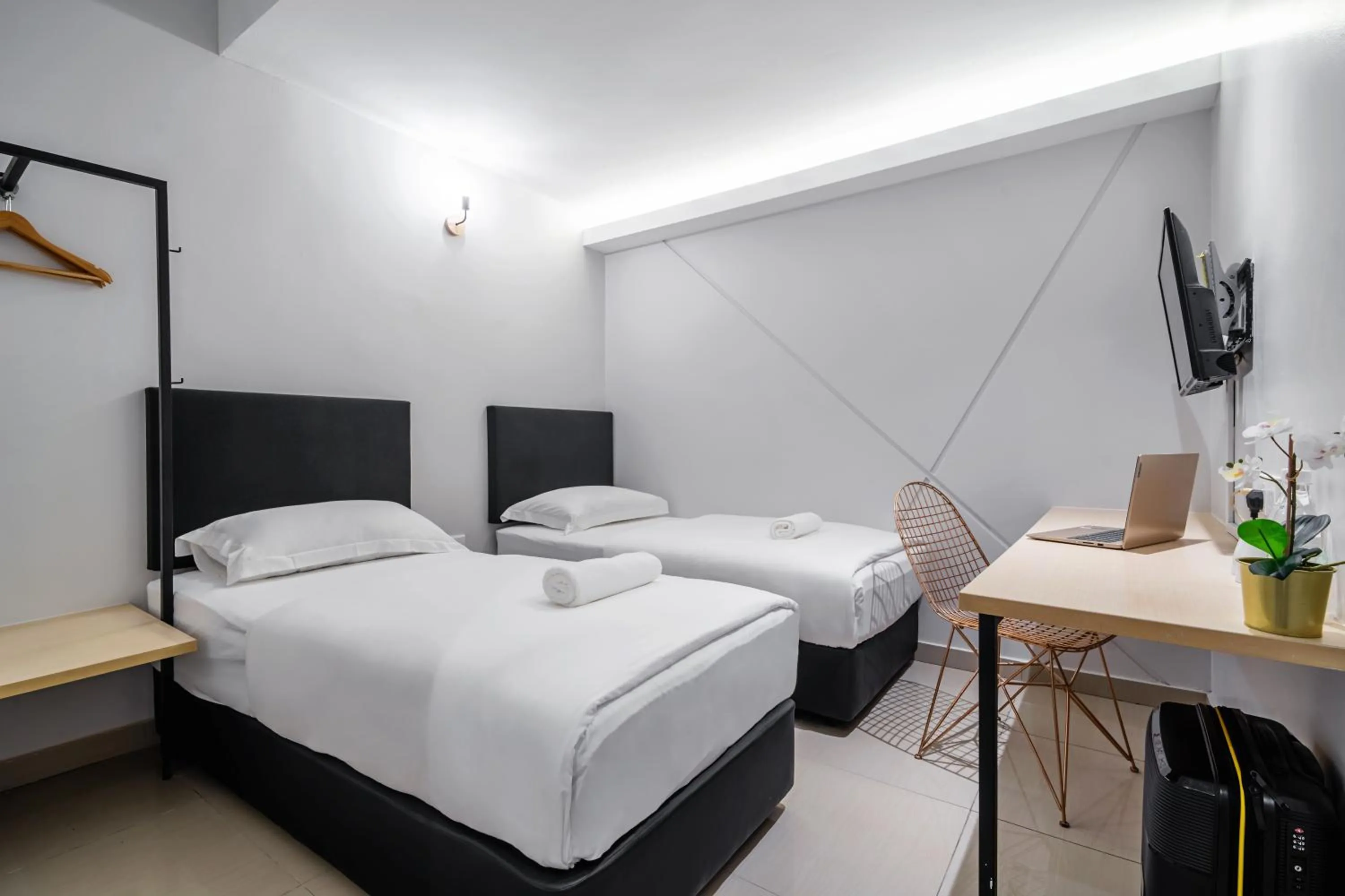 Bedroom, Bed in HAKO XPRESS TAMPOI