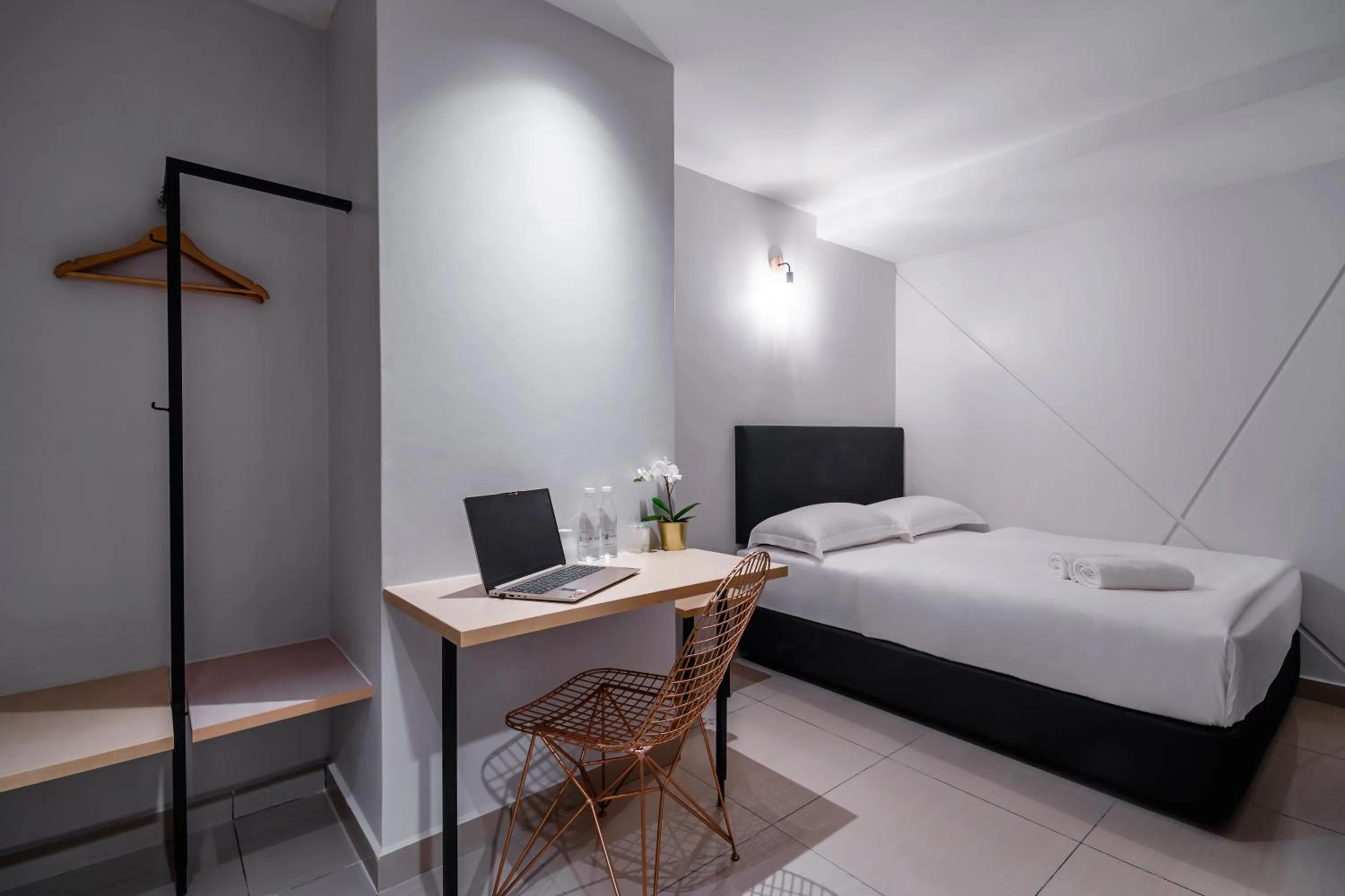 Bedroom, Bed in HAKO XPRESS TAMPOI