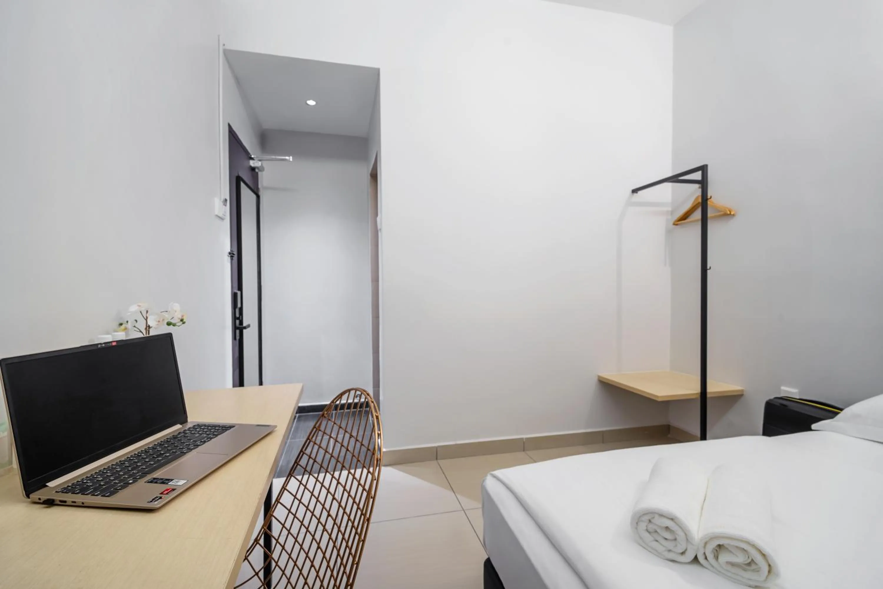 Bedroom, Bed in HAKO XPRESS TAMPOI