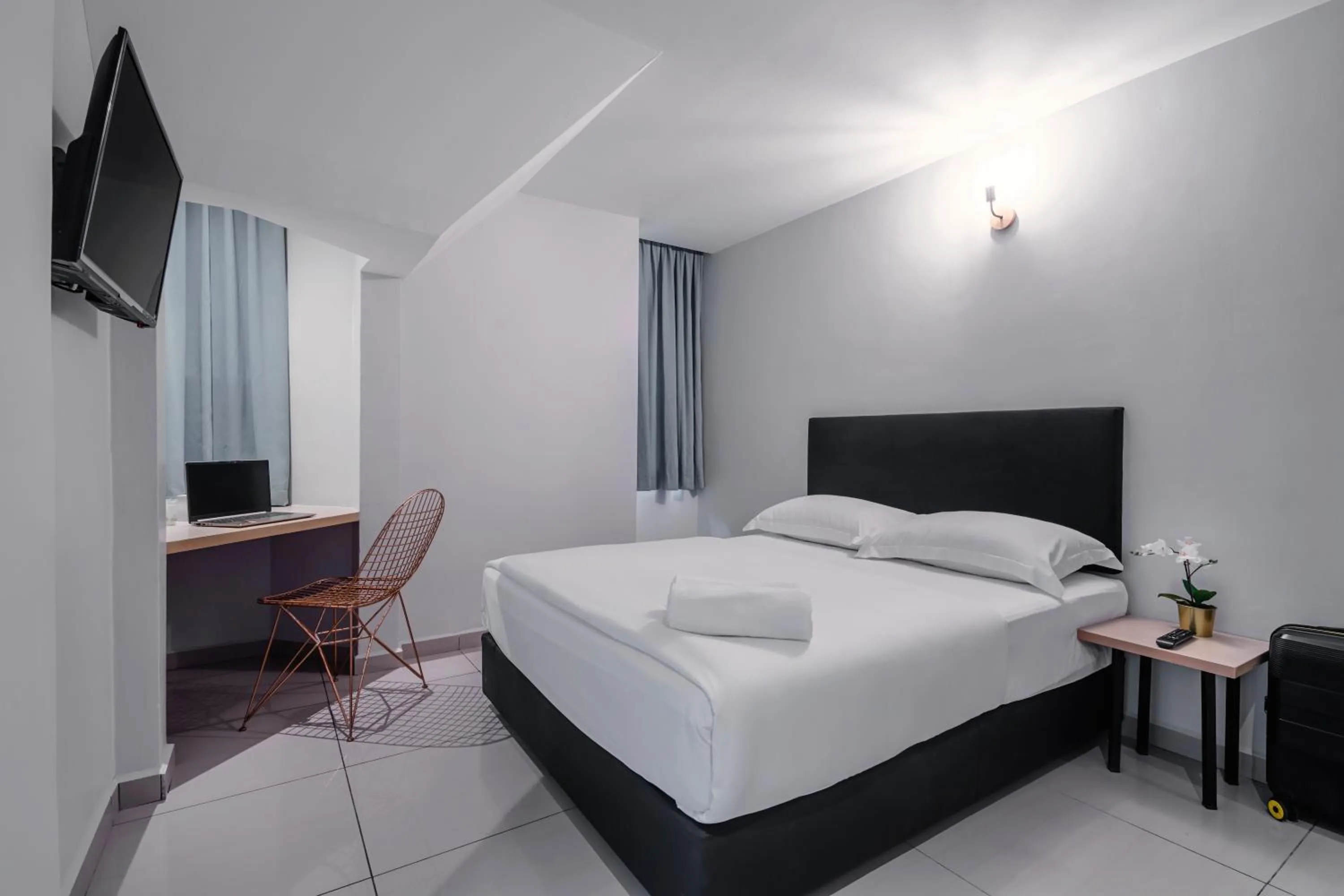 Bedroom, Bed in HAKO XPRESS TAMPOI