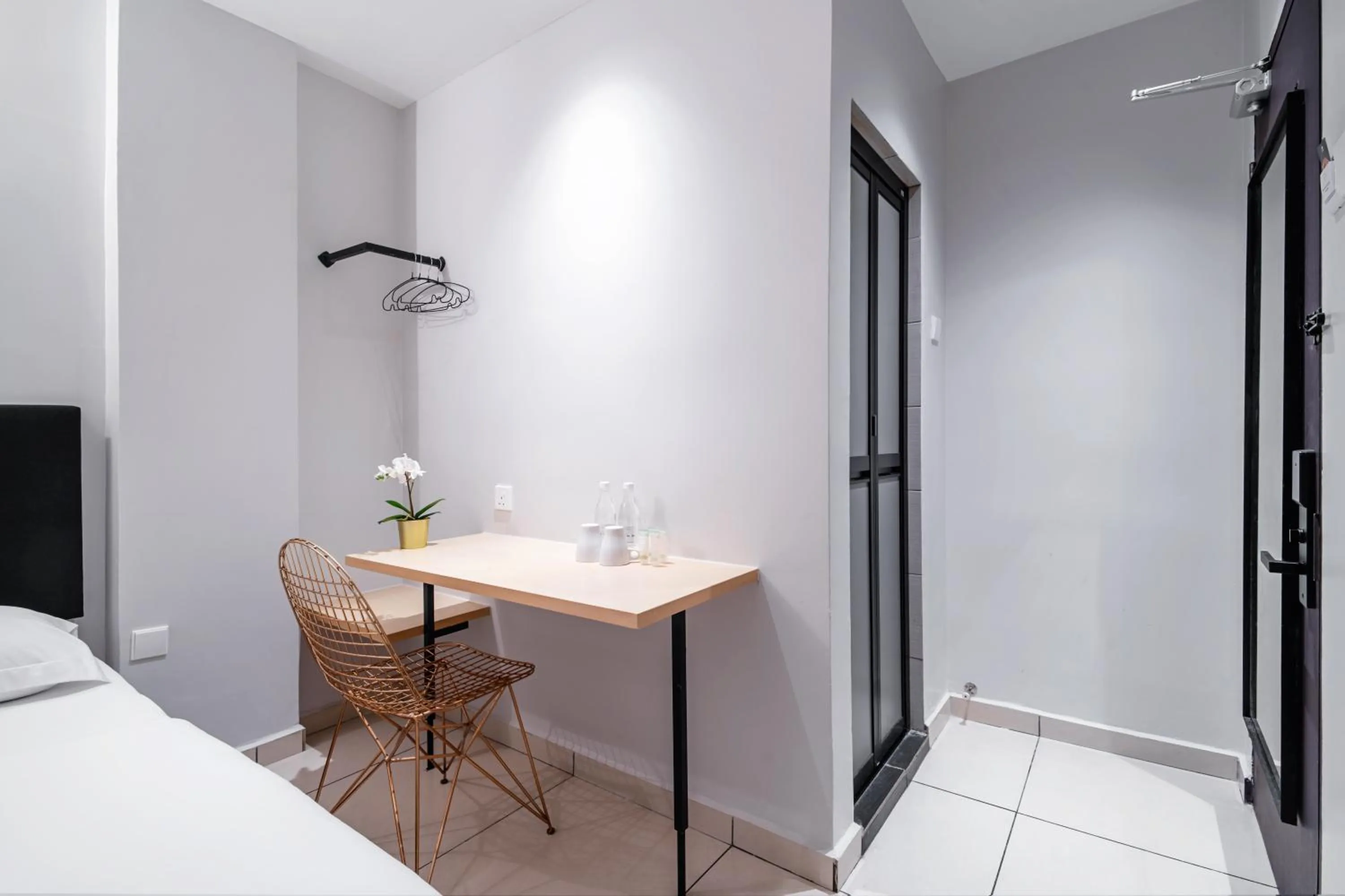 Bedroom, Bed in HAKO XPRESS TAMPOI